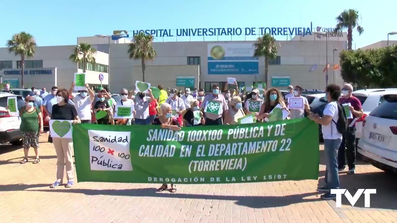 Imagen de Concentración por la sanidad pública en las puertas del Hospital de Torrevieja