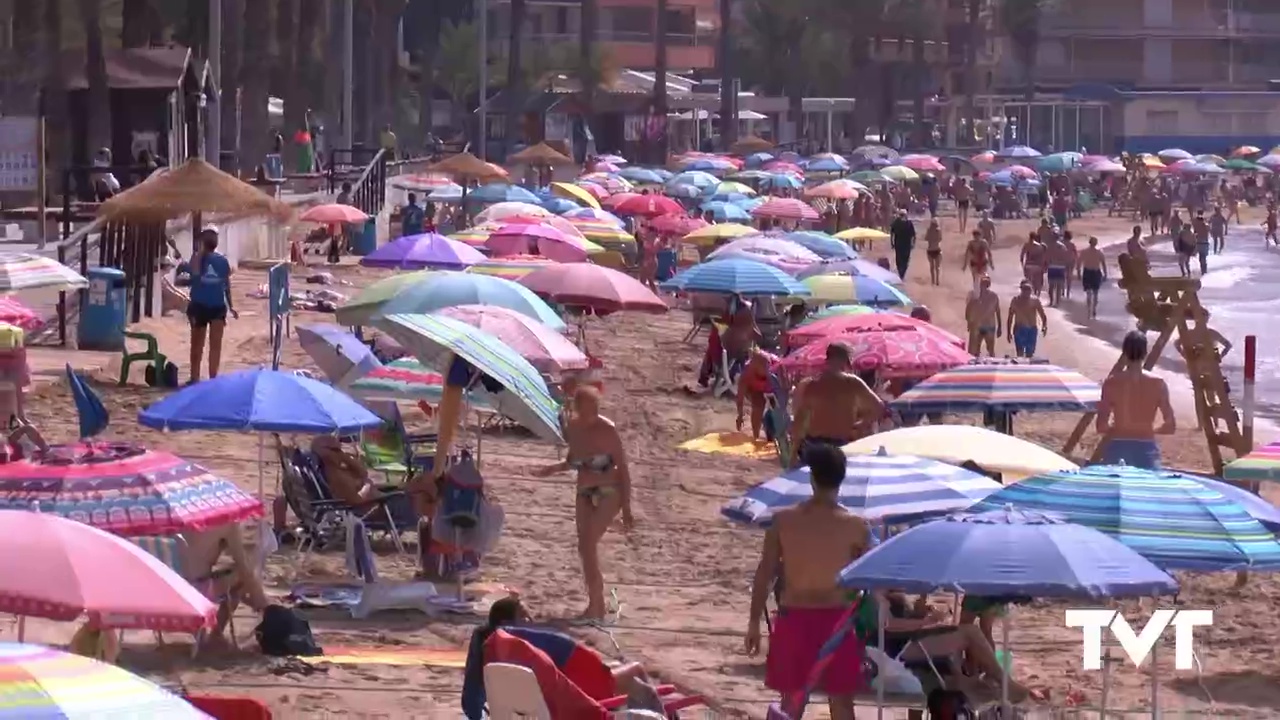 Imagen de Un informe revela que una elevada afluencia turística podría suponer una segunda oleada en agosto
