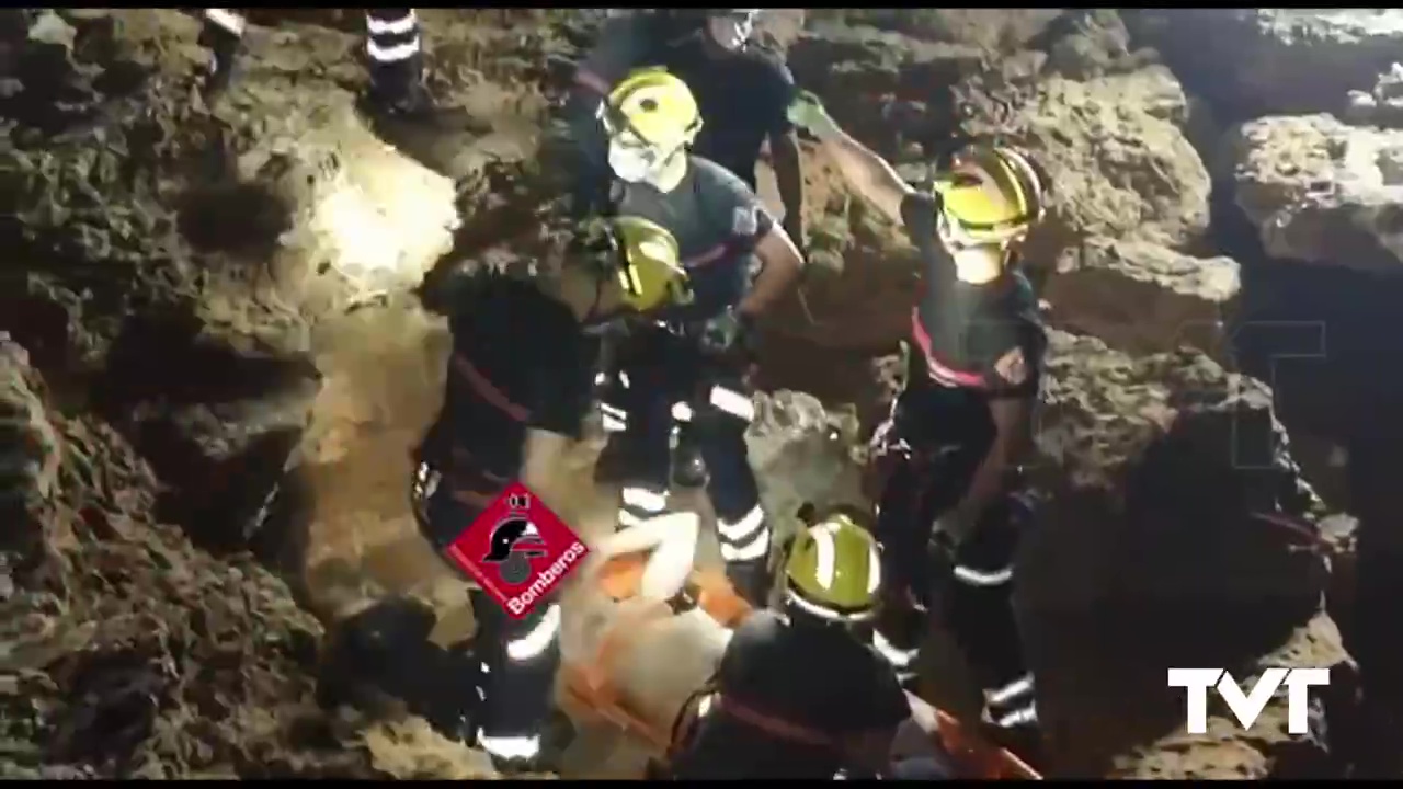 Imagen de Rescatan a un hombre de 40 años que cayó en la zona de rocas de la Playa de los Locos