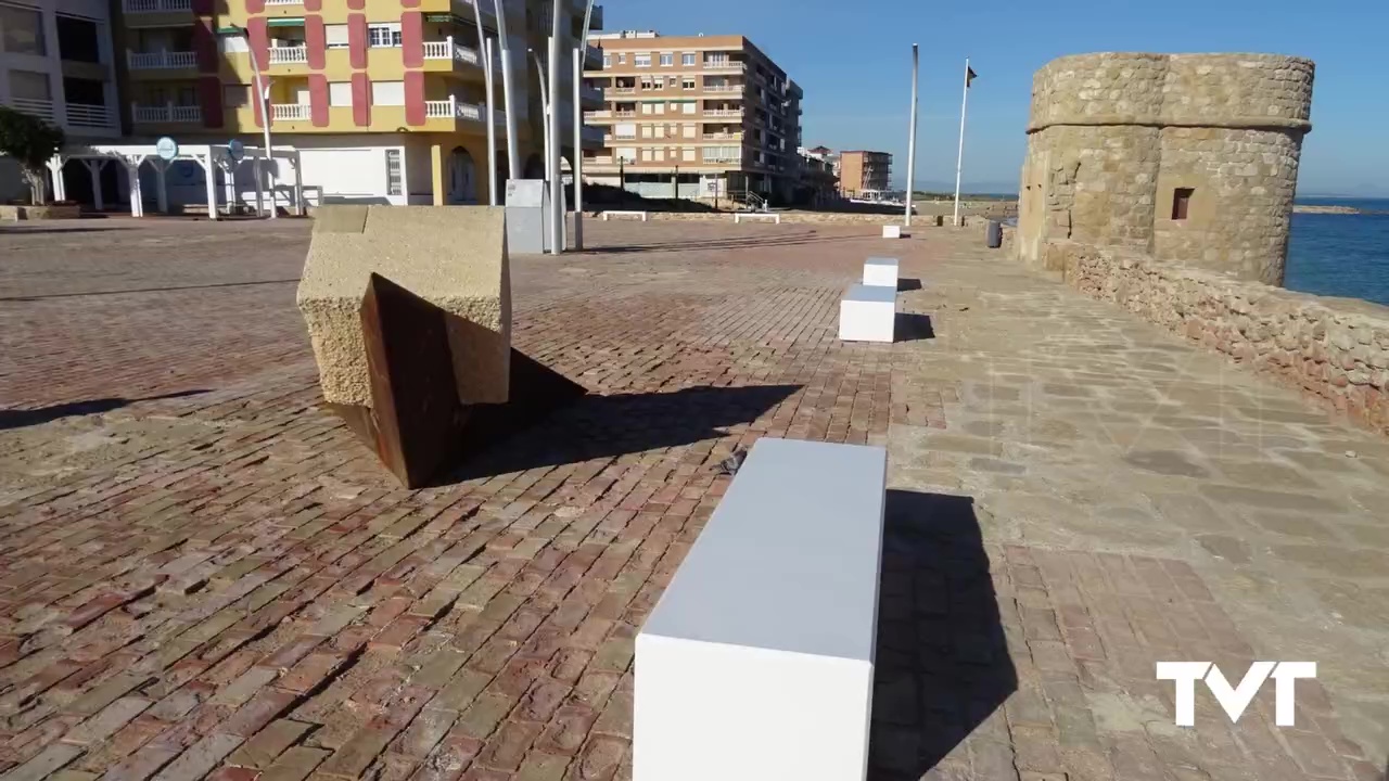 Imagen de La plaza del Embarcadero de La Mata cuenta con nuevo mobiliario urbano