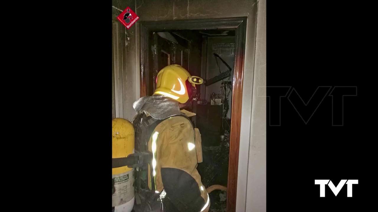 Imagen de Los bomberos intervienen en un incendio ocurrido en una vivienda de Torrevieja