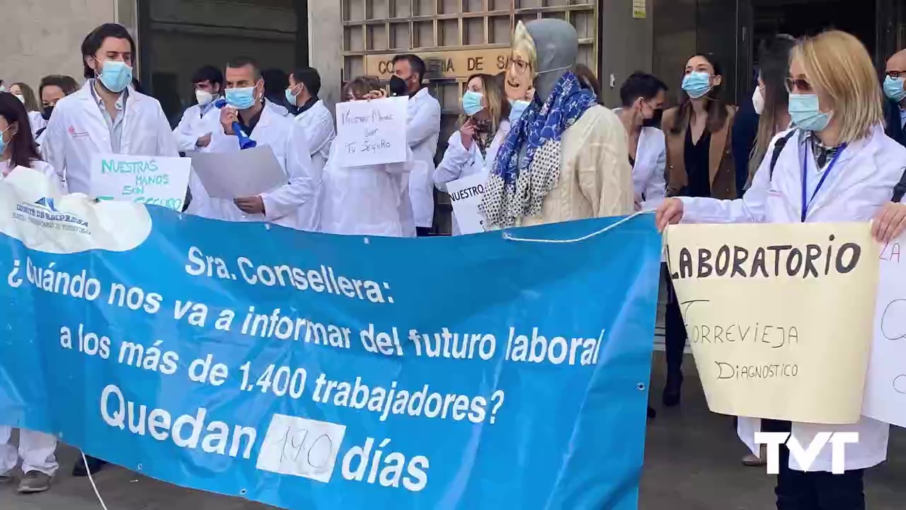 Imagen de El comité de empresa del Hospital de Torrevieja protesta ante Conselleria de Sanidad