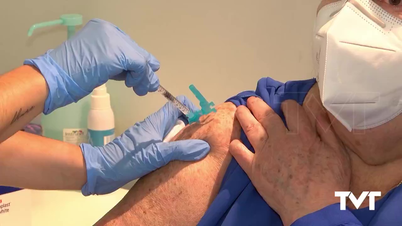 Imagen de Salud Pública admite que se vacuna «in extremis» para no tirar dosis de las vacunas