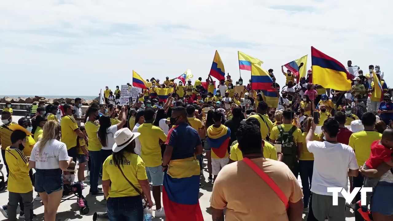 Imagen de La Comunidad colombiana en Torrevieja se concentra ante la violencia desatada en su país