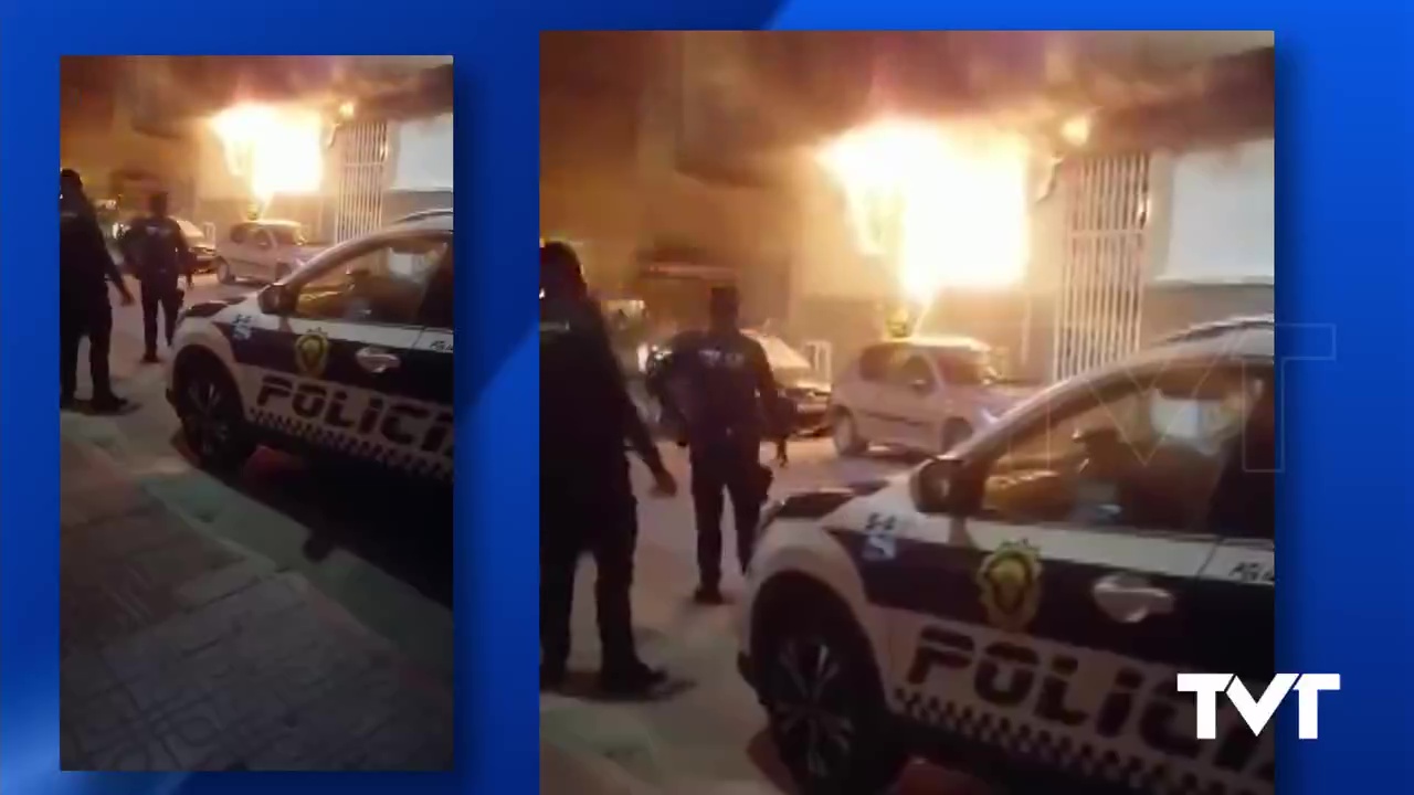Imagen de Dos personas mayores atendidas por humo tras un incendio en una vivienda de Torrevieja