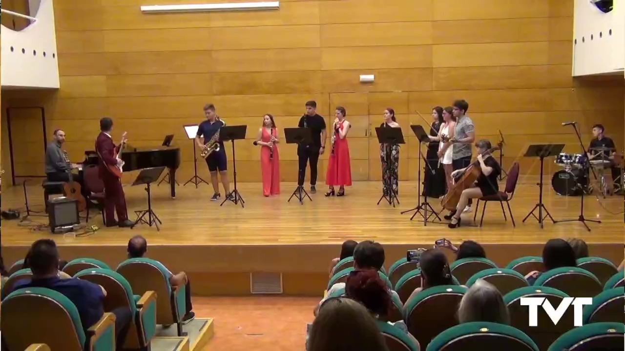 Imagen de Alumnos del Conservatorio profesional de música participan en un emotivo acto de graduación