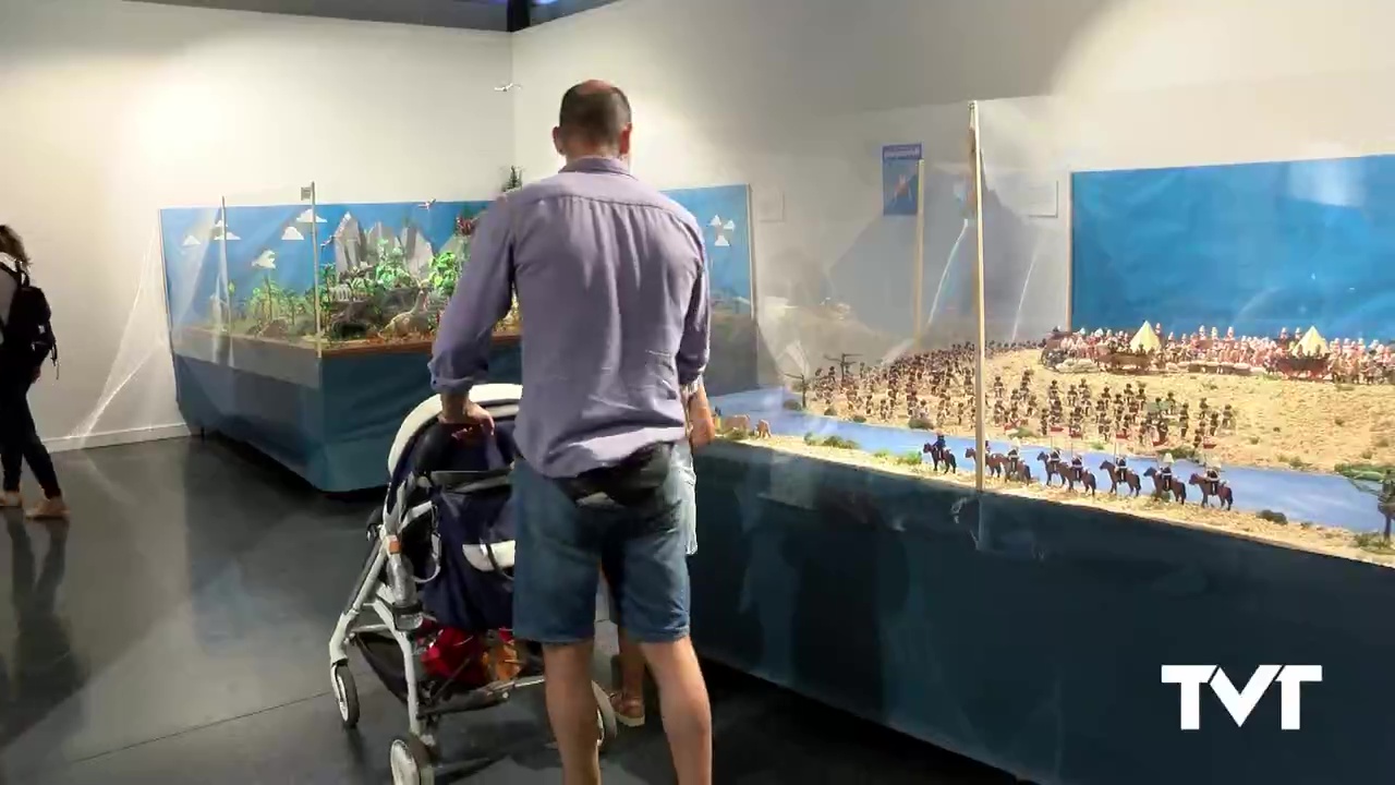 Imagen de La Sala Vista Alegre nos muestra una exposición de Playmobil con escenas torrevejenses
