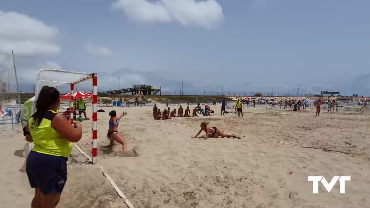 Imagen de Rayito Salinero La Caleta y Beach Bees Morvedre, ganadores 9º Torneo Bm. Playa Nueva Fraternidad