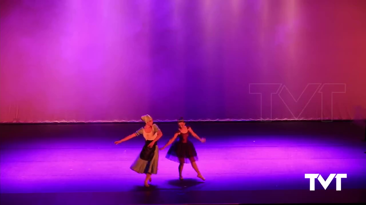 Imagen de La escuela de baile Payas presenta su fin de curso dedicado a la danza clásica con LA CENICIENTA