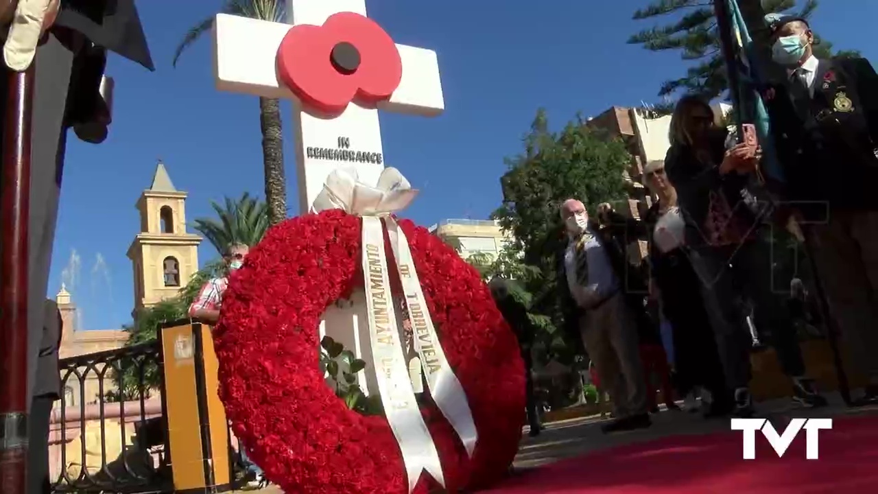 Imagen de Torrevieja se suma al Poppy Day, en homenaje a las víctimas de las guerras y el terrorismo