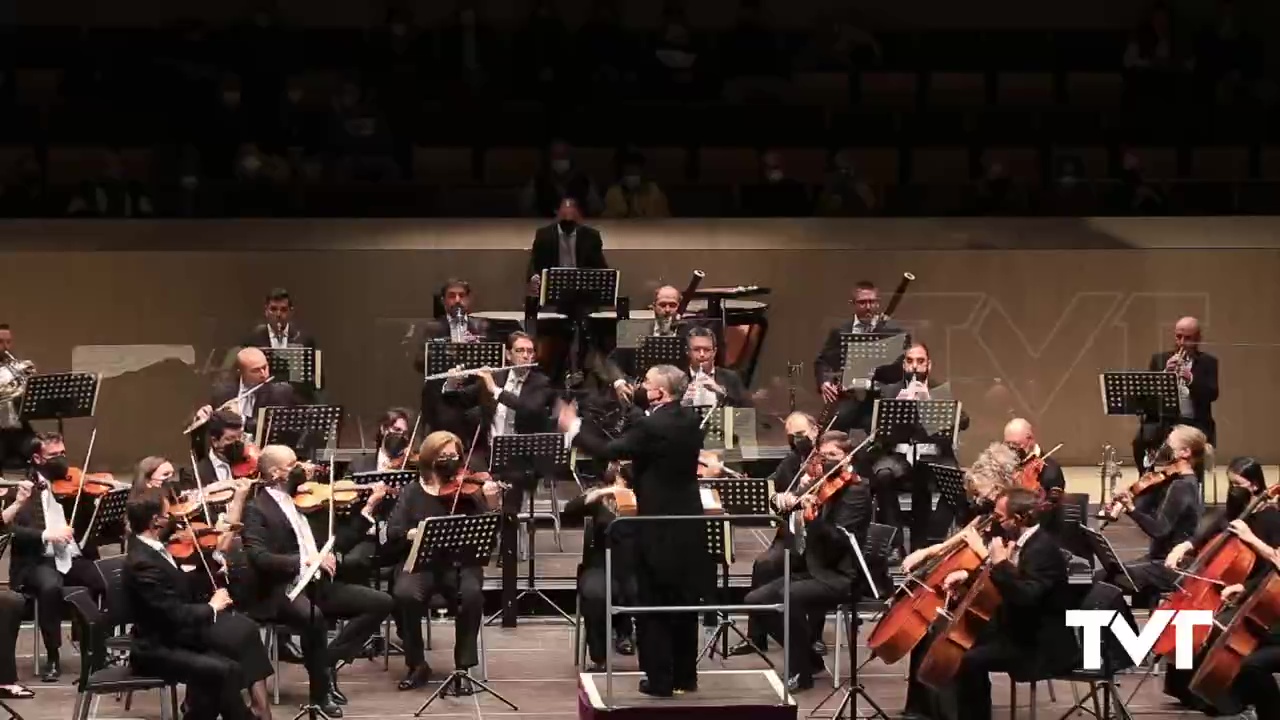 Imagen de La Orquesta S. de Murcia sorprende en Torrevieja con la dirección del torrevejense J.F.Sánchez