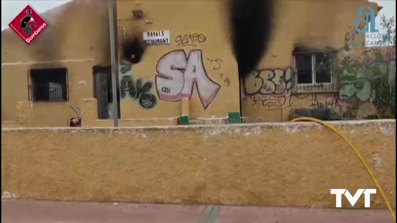 Imagen de Un incendio calcina una vivienda abandonada en Torrevieja
