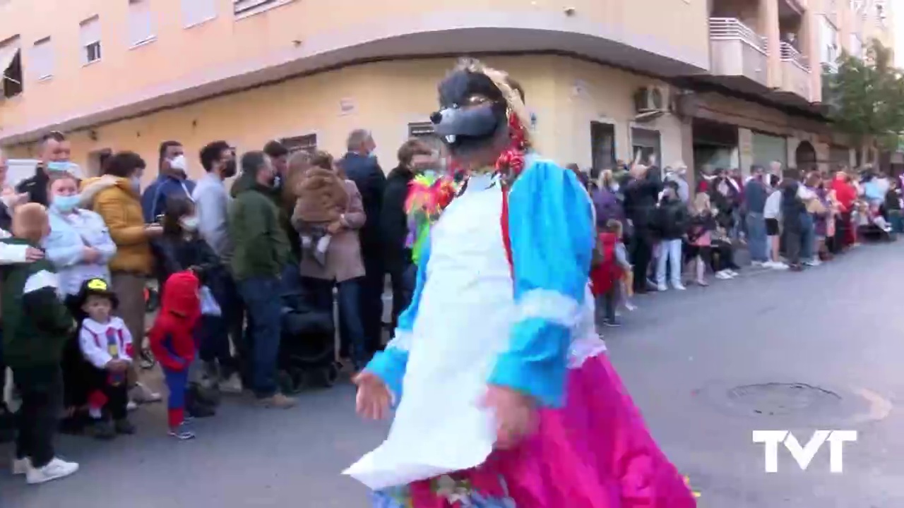 Imagen de 13 disfraces y 5 fantasías dan vida al desfile concurso del carnaval de Torrevieja