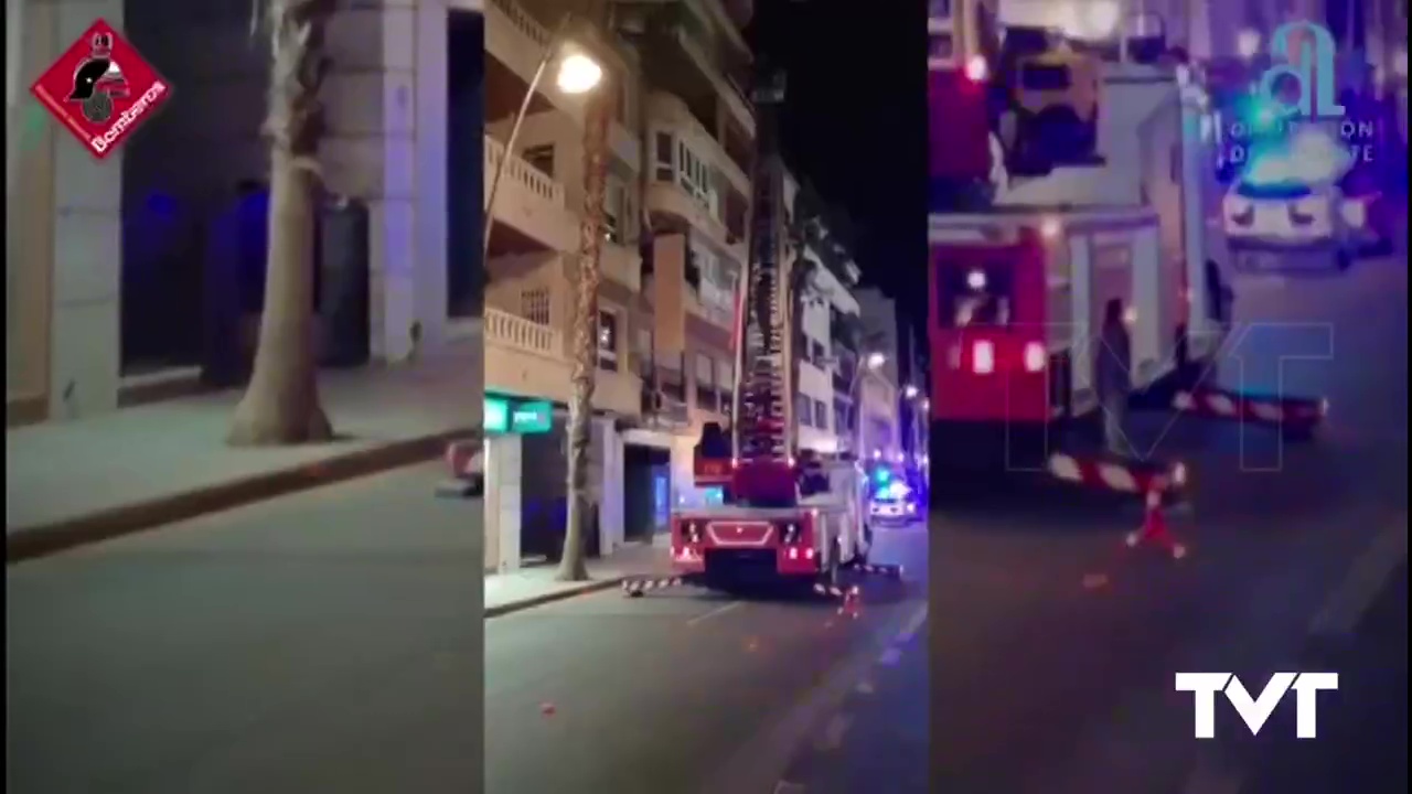 Imagen de Los bomberos actúan en Ramón Gallud ante el peligro por desprendimiento en una fachada
