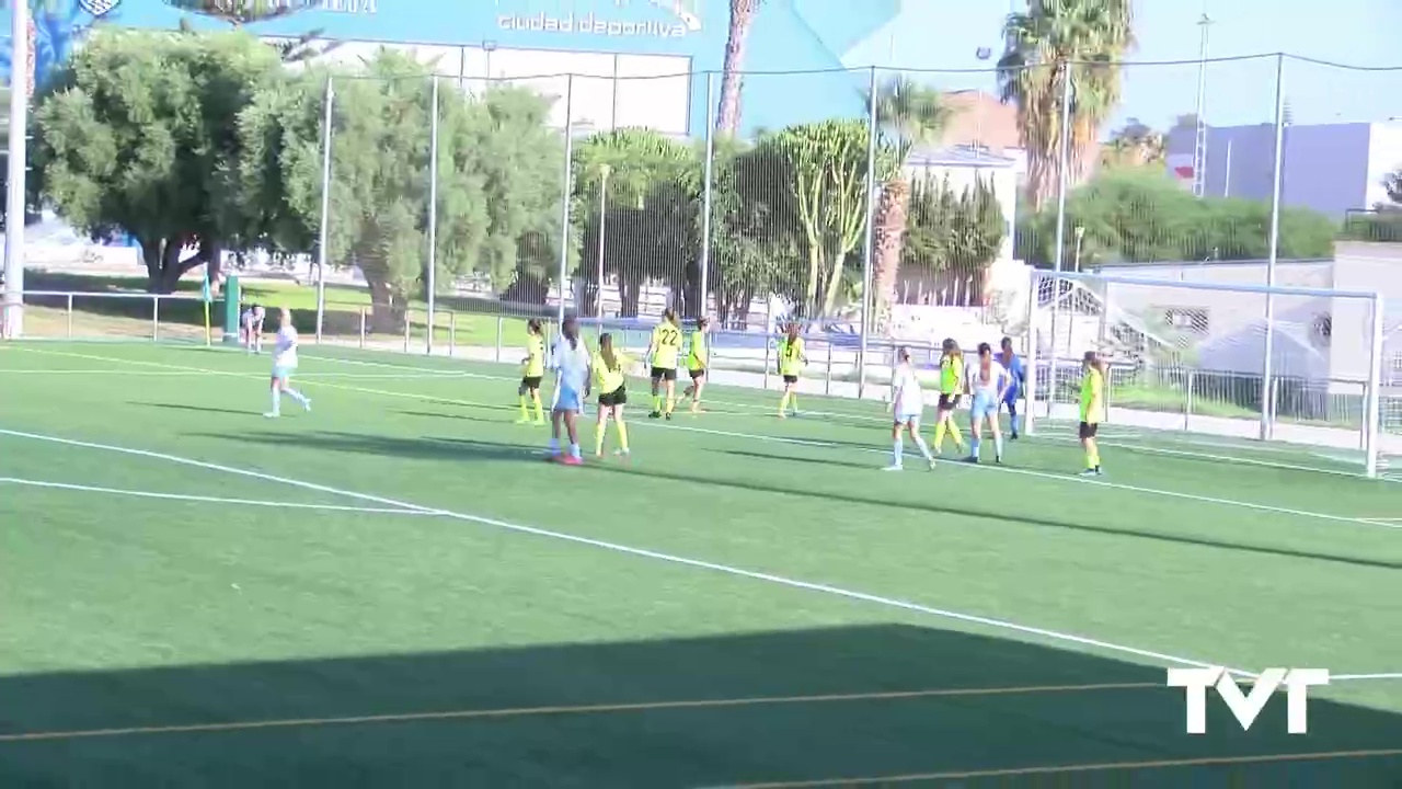 Imagen de Las jugadoras del SC Torrevieja CF, campeonas en Juvenil-Cadete del I Torneo de Fútbol Femenino