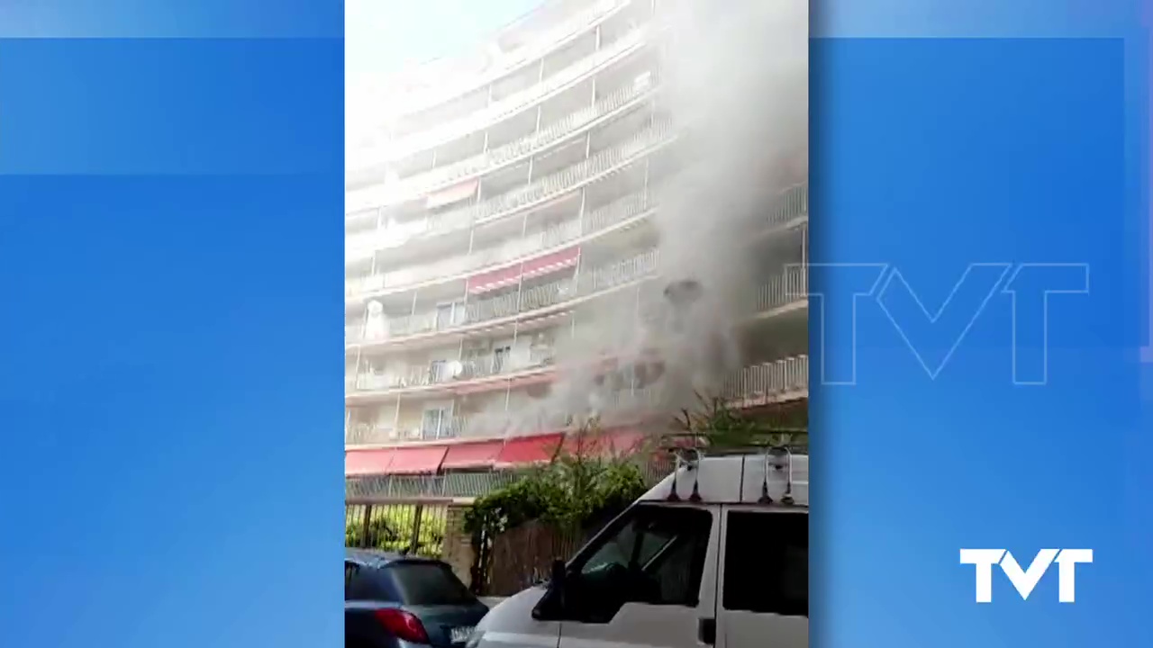 Imagen de Un hombre de 59 años, trasladado al hospital por inhalación de humo tras un incendio en su vivienda