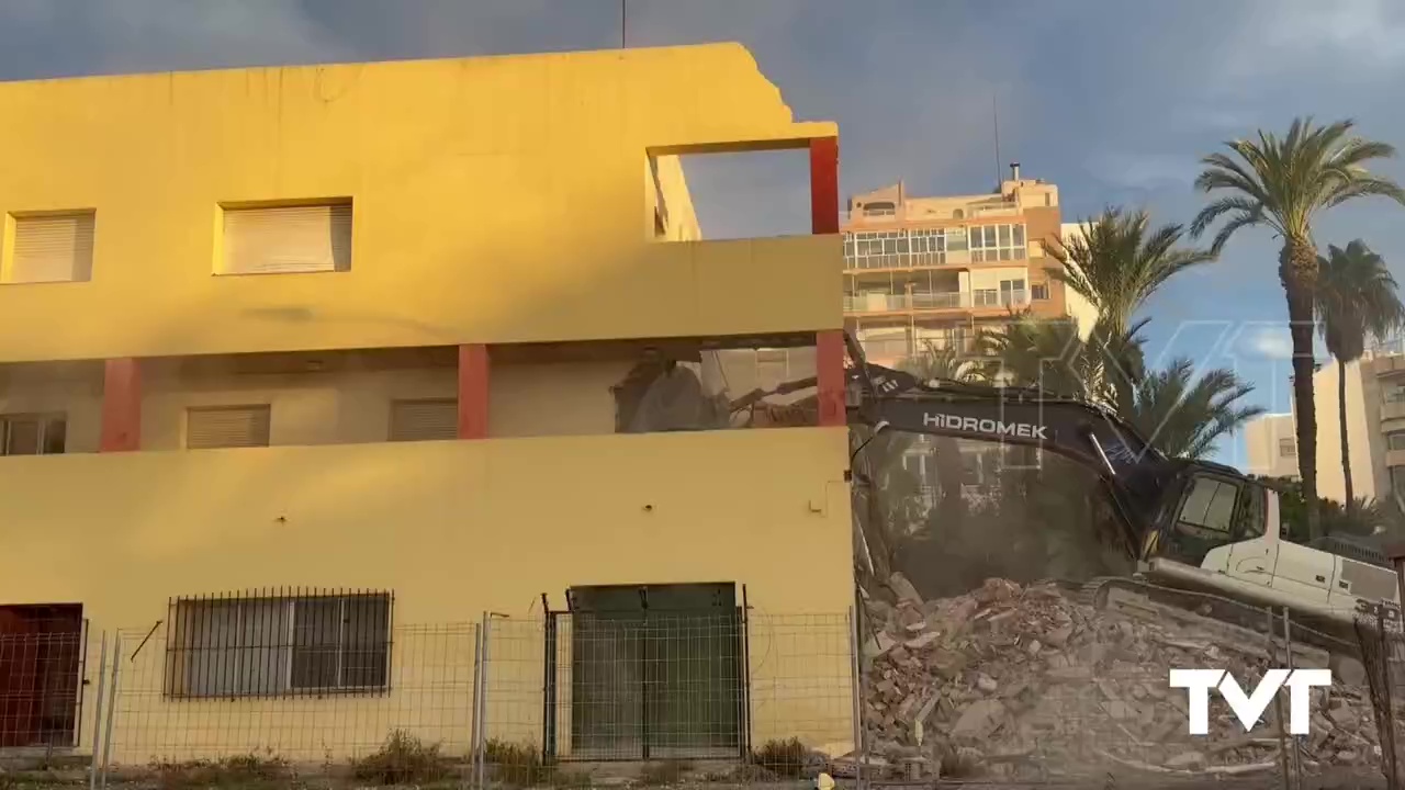 Imagen de Comienza la demolición del edificio de Capitanía Marítima