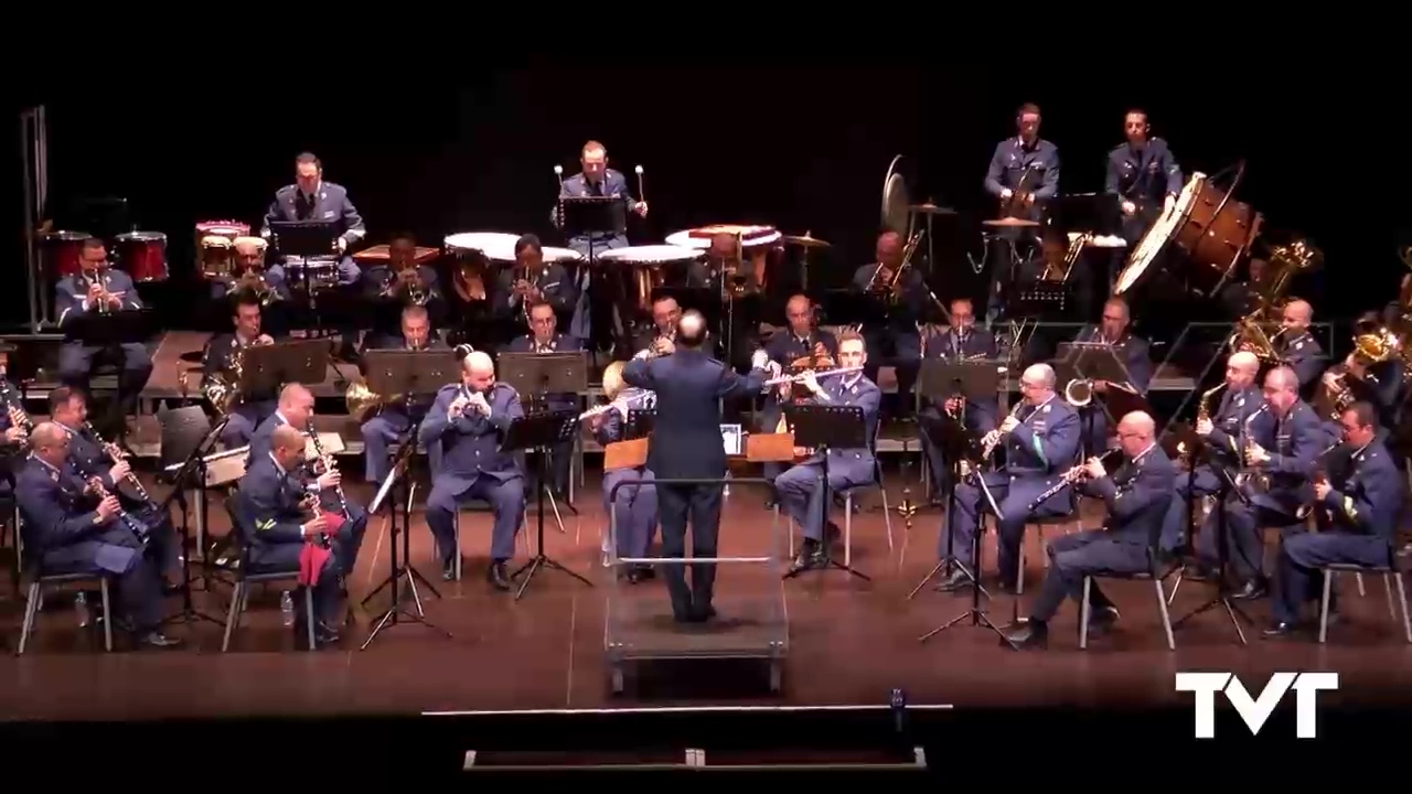 Imagen de Brillante actuación de la unidad de música de la Academia Gral. del Aire que puso al público en pie