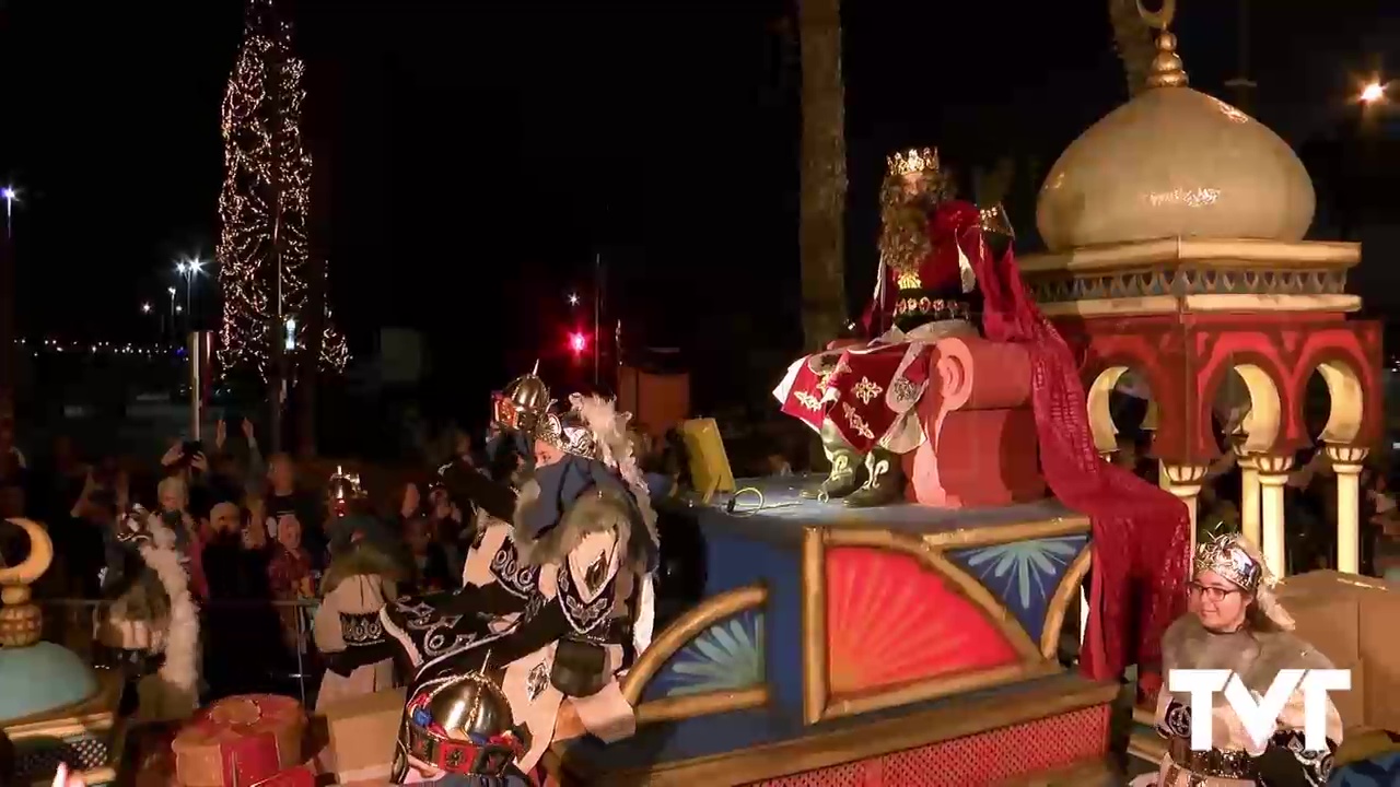 Imagen de Los Reyes Magos de Oriente repartieron magia a su paso por Torrevieja
