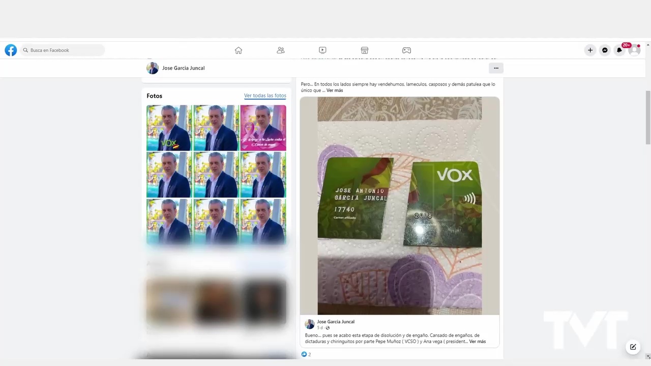 Imagen de El líder de Vox en Torrevieja rompe públicamente su carnet del partido