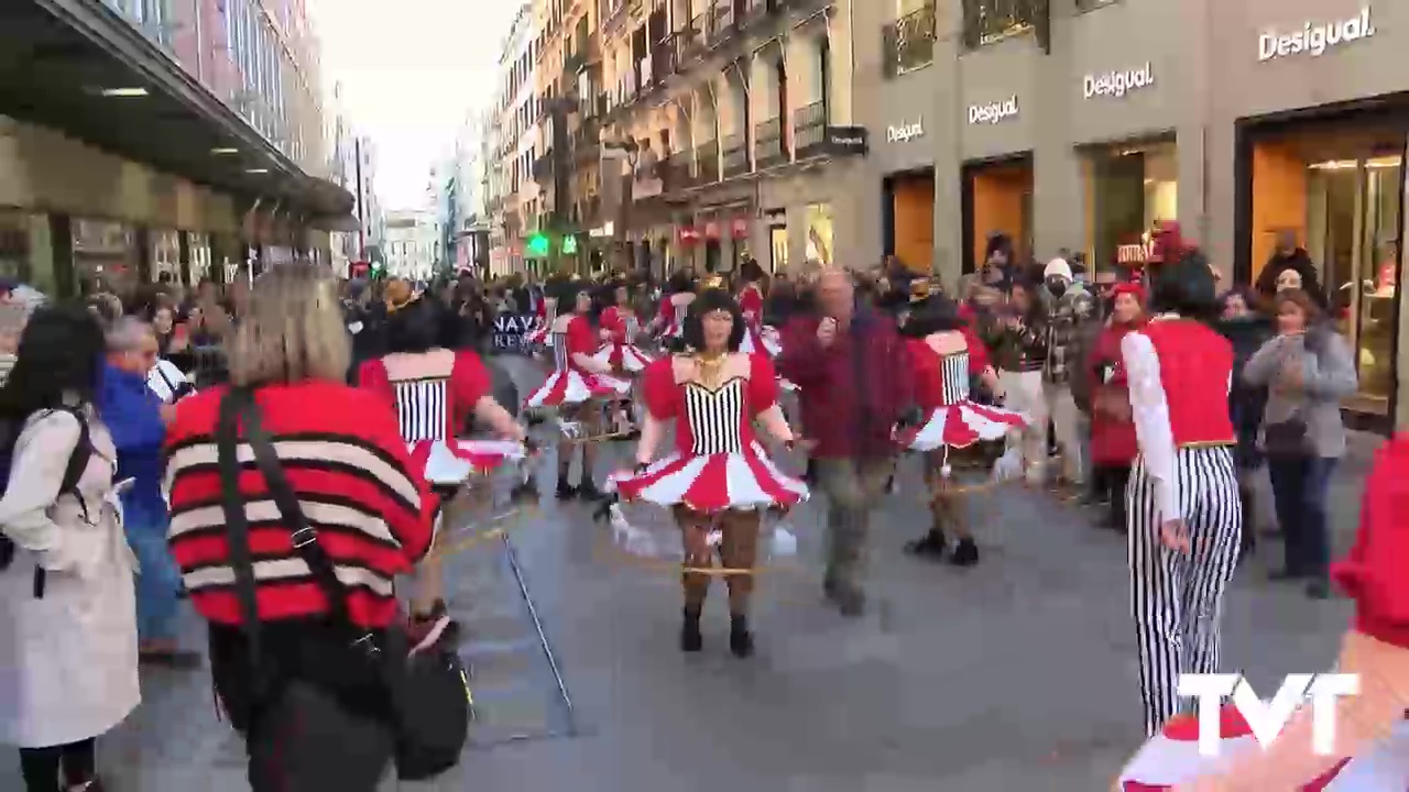 Imagen de El Carnaval de Torrevieja llena la capital de España de fantasía en un desfile memorable