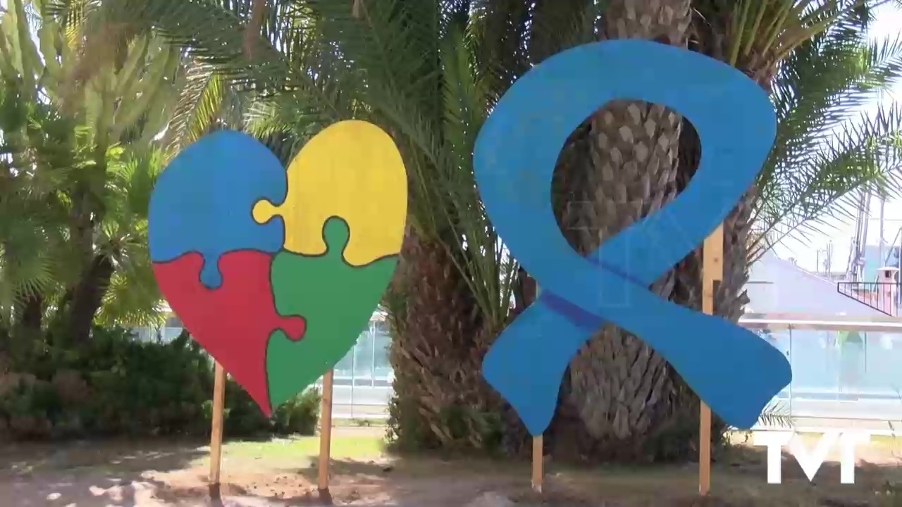 Imagen de Torrevieja se suma a la conmemoración del Día Mundial de concienciación sobre el Autismo