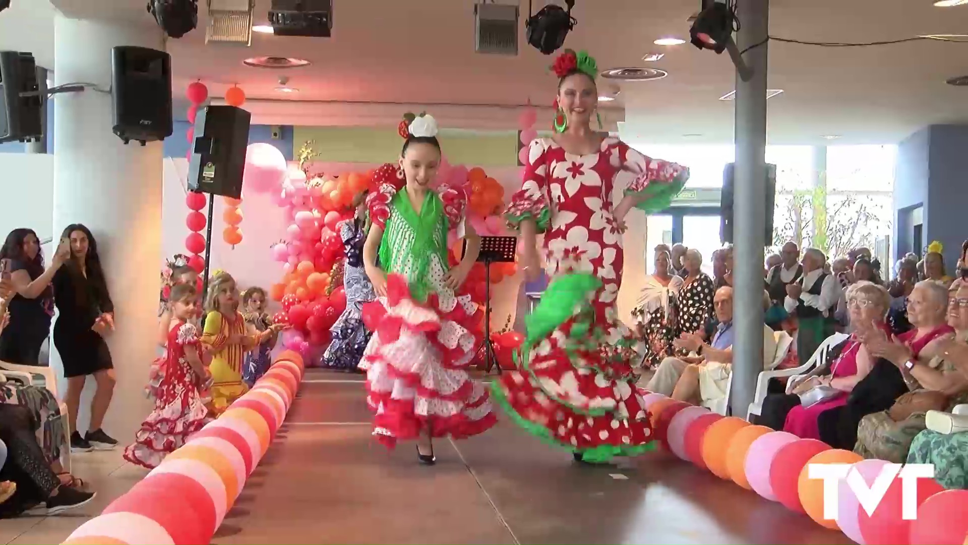 Imagen de La Semana del Mayor sorprende con un desfile de trajes de flamenca de La Galerie