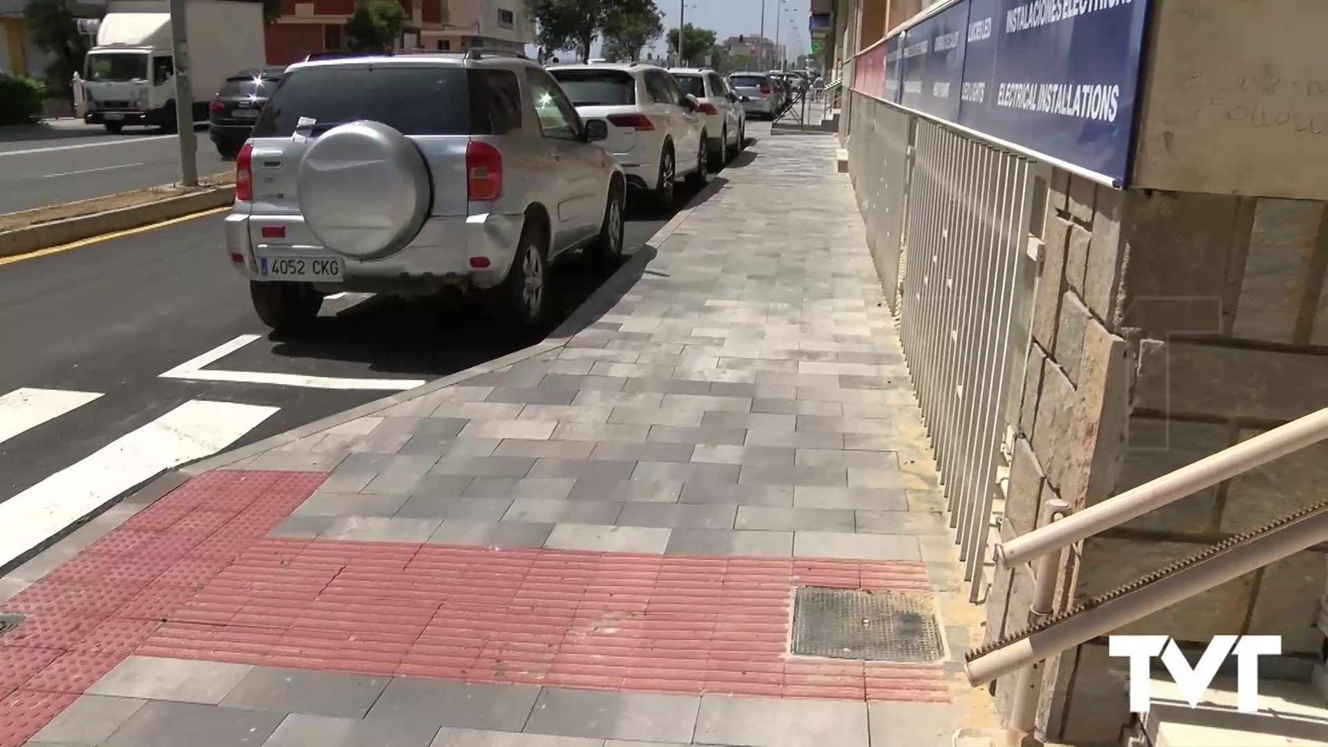 Imagen de La Avenida Gregorio Marañón ya cuenta con nuevas aceras tras los trabajos de reparación ejecutados
