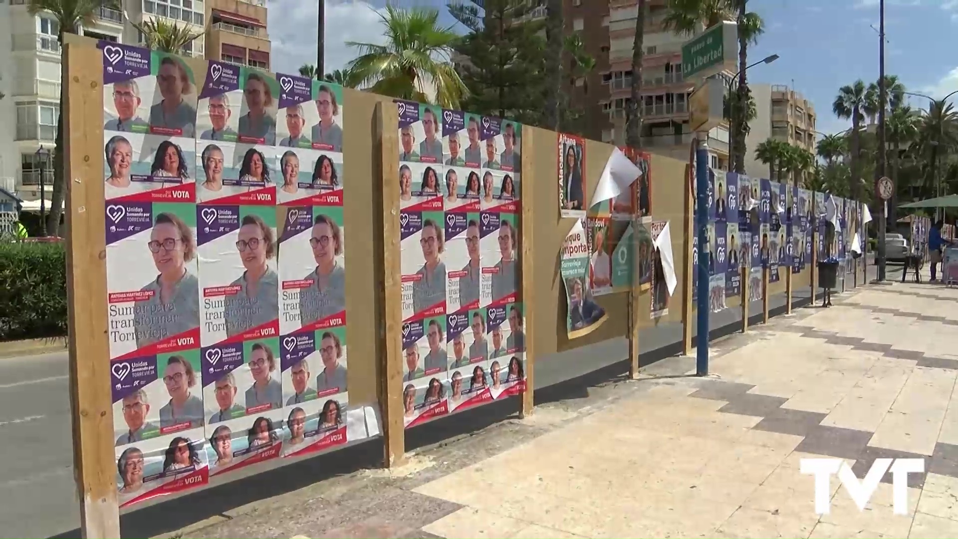 Imagen de Arranca la campaña electoral en Torrevieja con la «pegada de carteles»