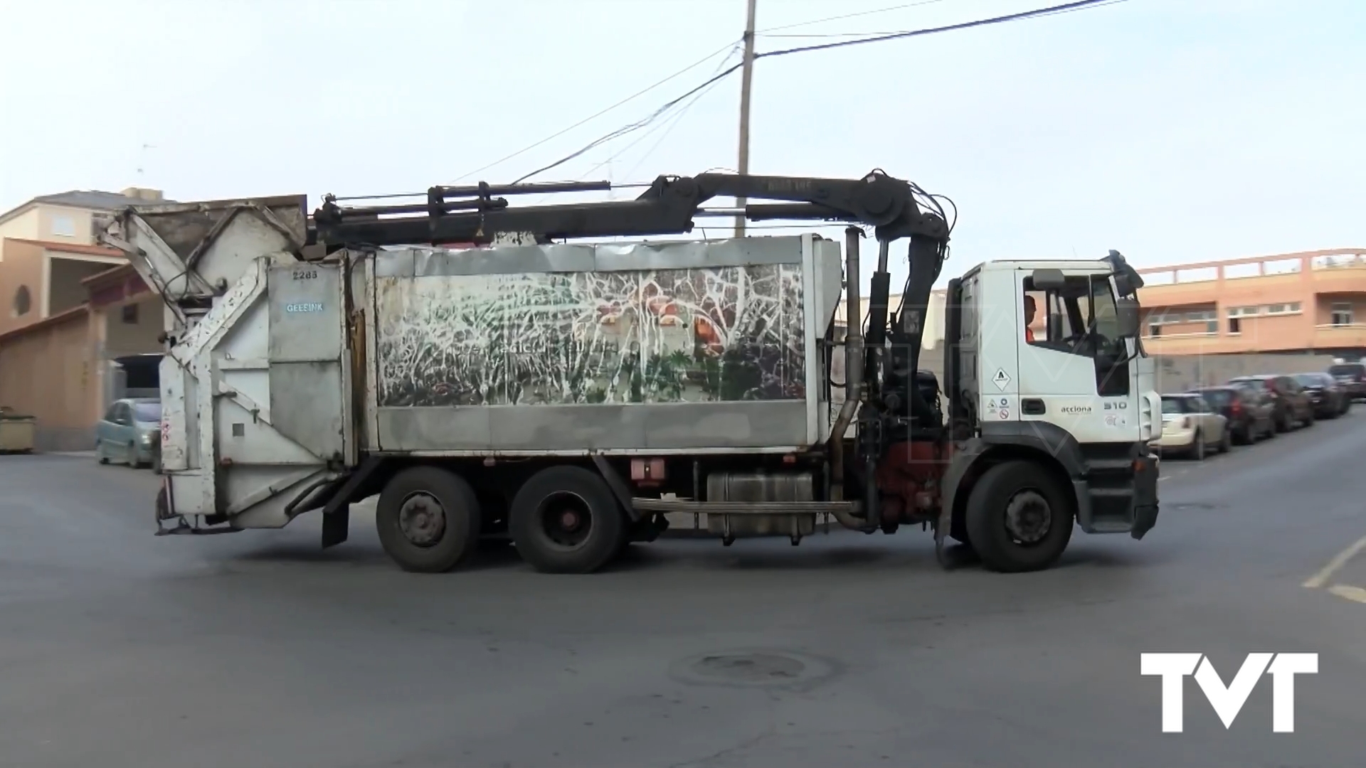 Imagen de USOCV desmiente a Los Verdes sobre los contenedores y personal de Acciona que aparecía en Catral