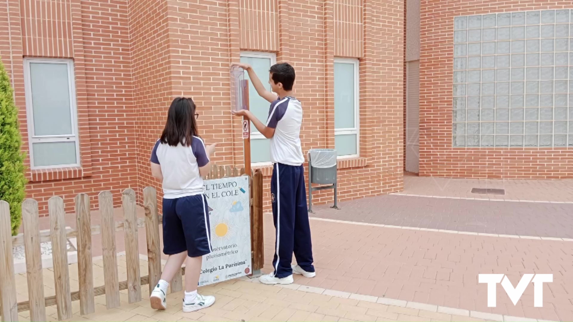 Imagen de El colegio La Purísima pone en marcha un observatorio pluviométrico