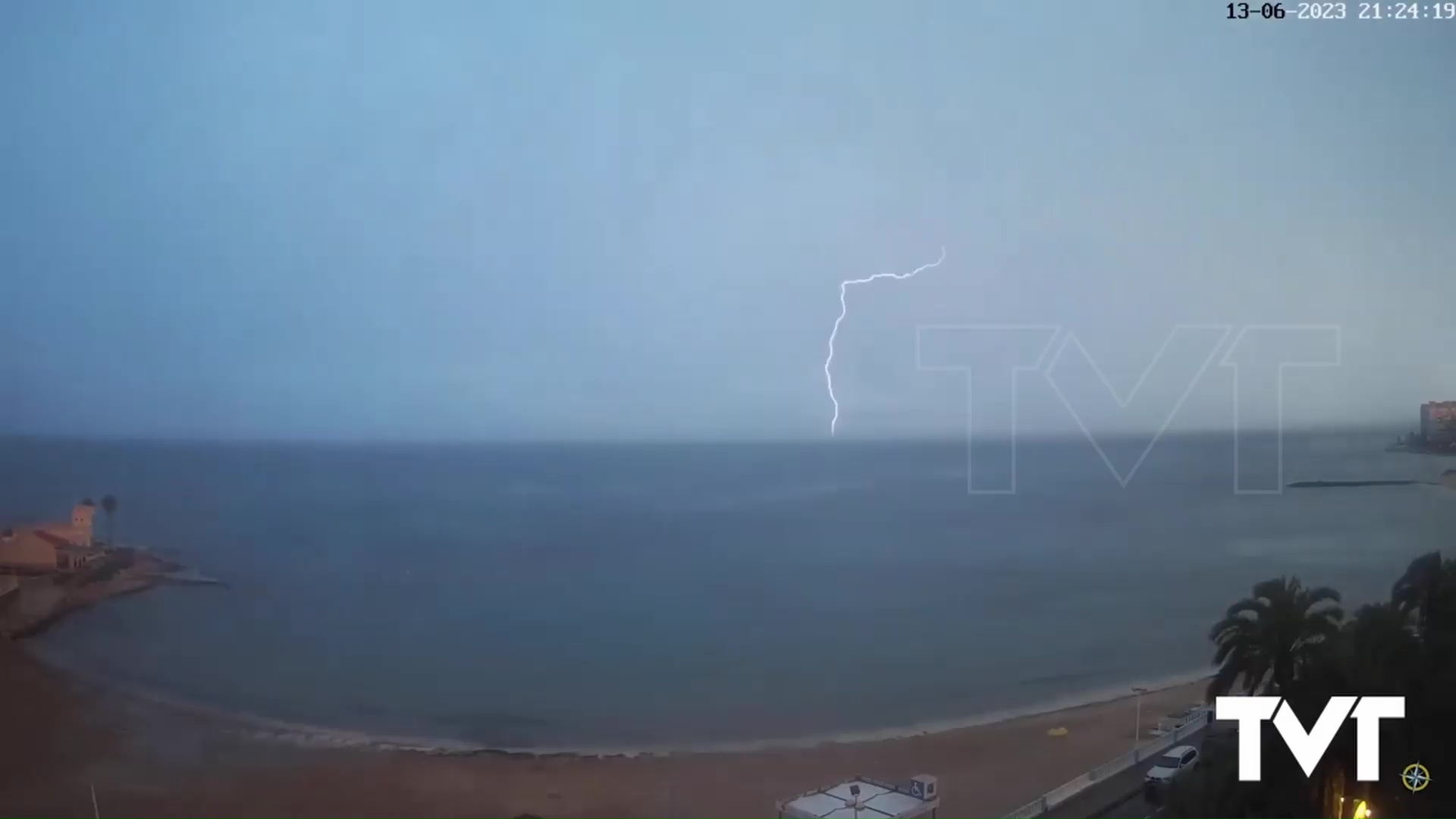 Imagen de Torrevieja registra una tormenta con abundante aparato eléctrico y sin consecuencias por la lluvia