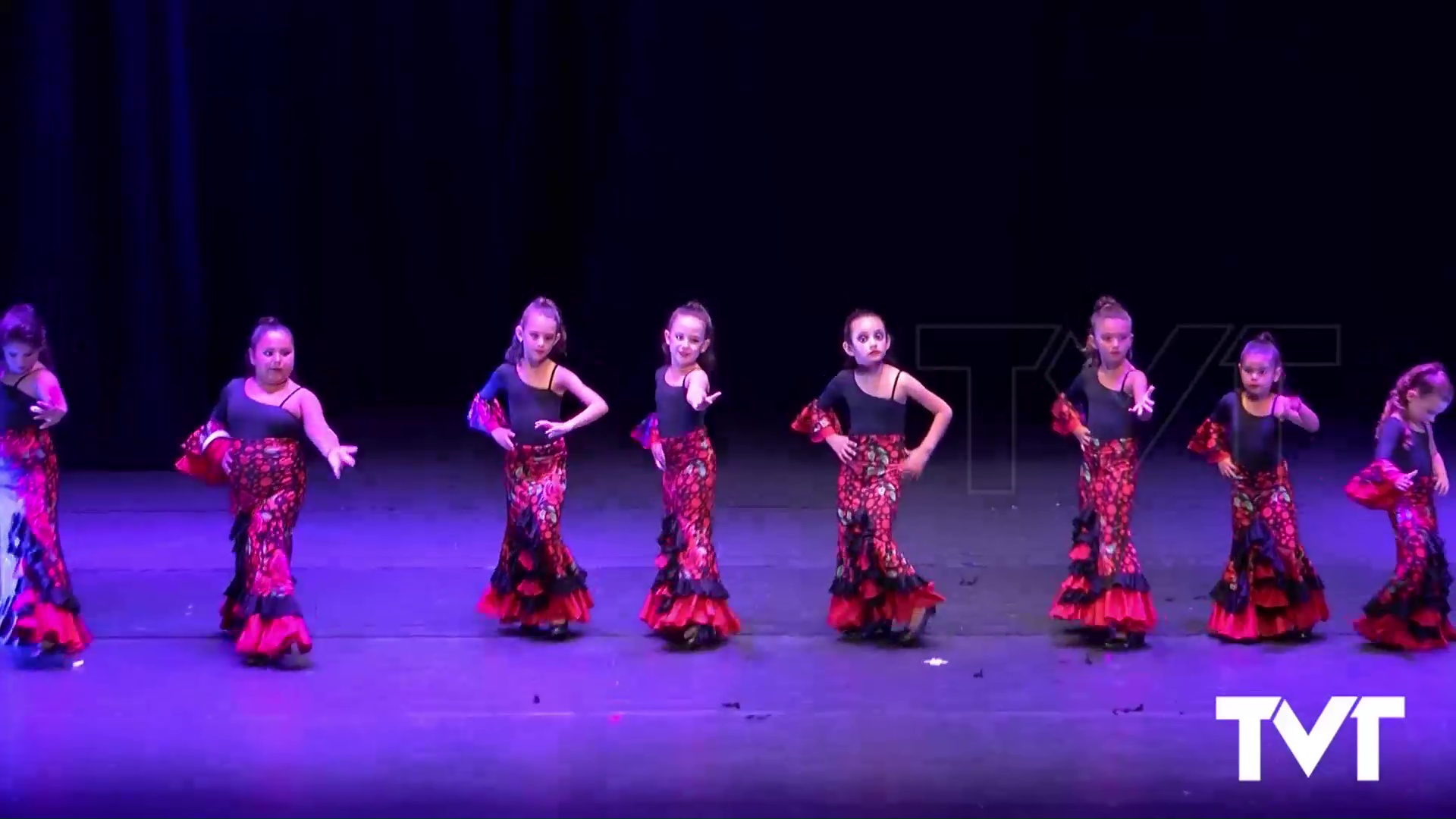 Imagen de La academia de baile Payas llena el aforo del Centro Cultural en su fin de curso