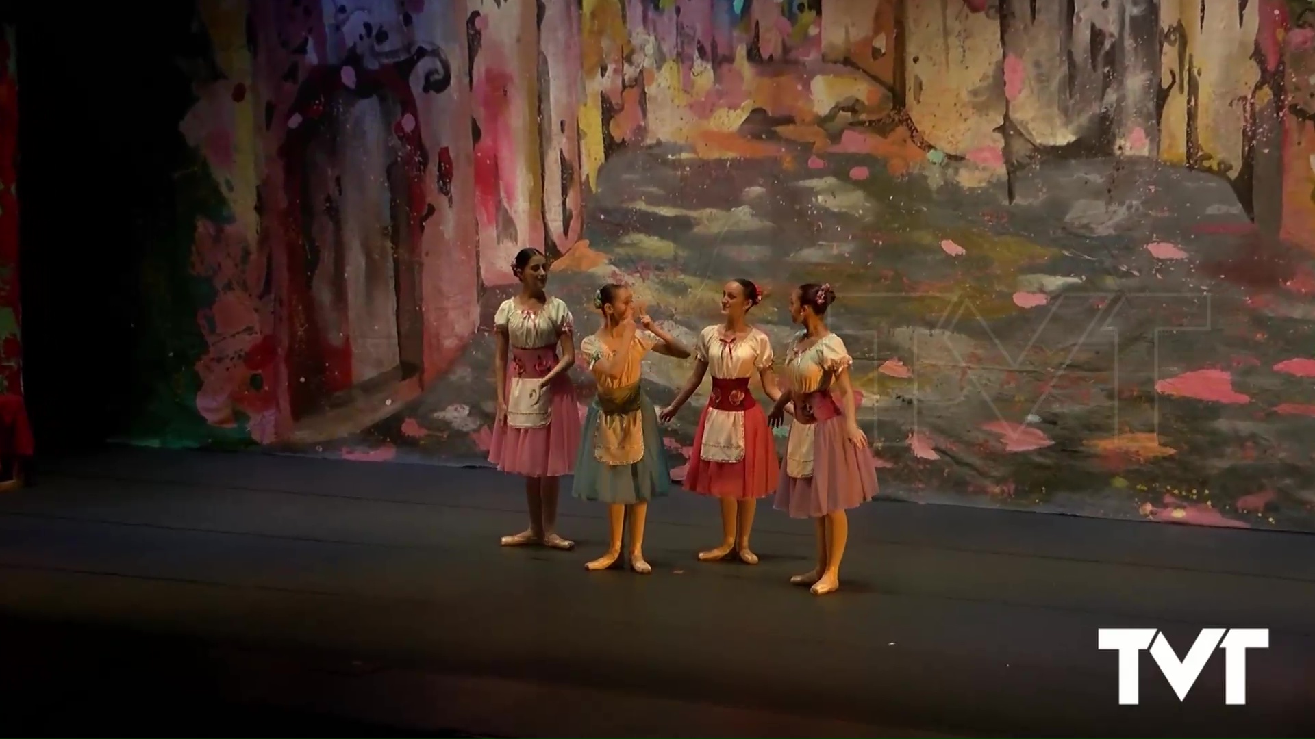 Imagen de La Escuela de danza sorprende una vez más sobre el escenario con Coppelia