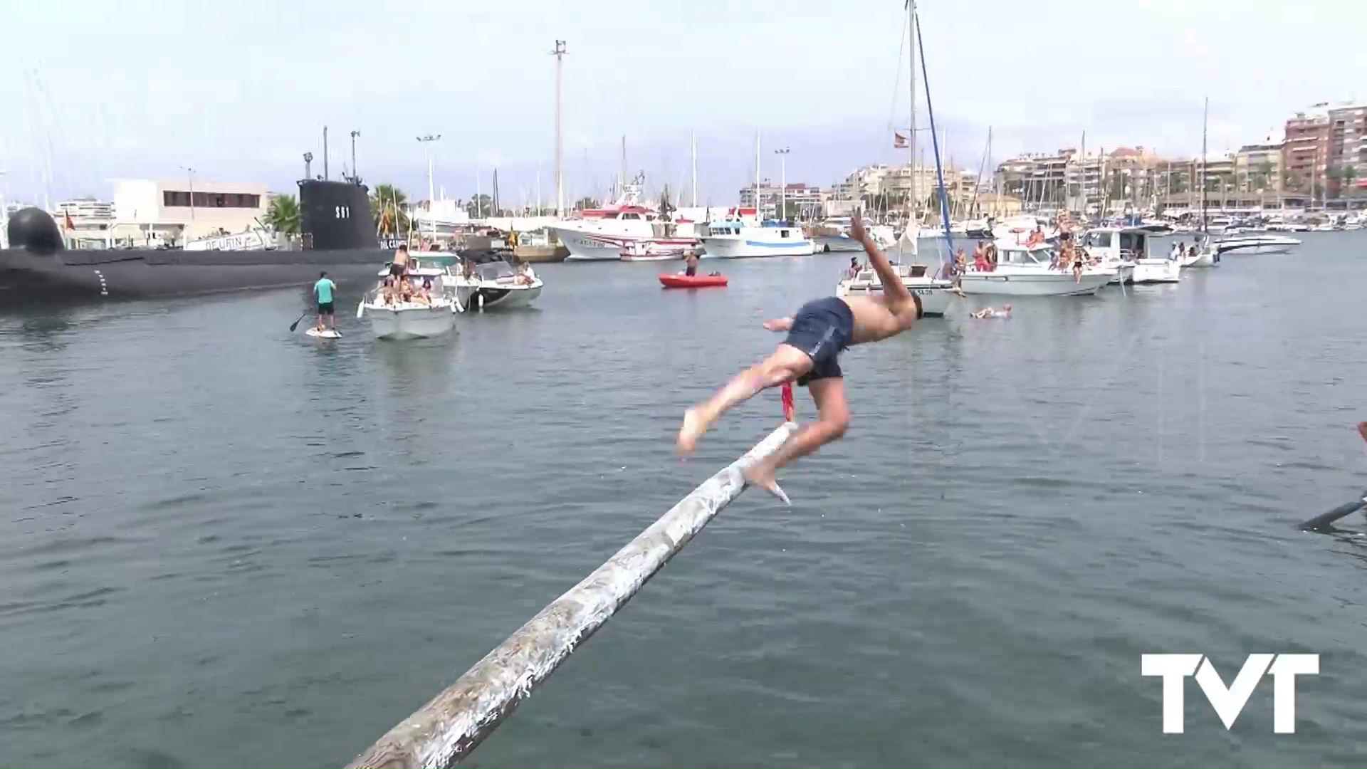 Imagen de La actividad más divertida de las fiestas de la Virgen del Carmen: la Cucaña marinera