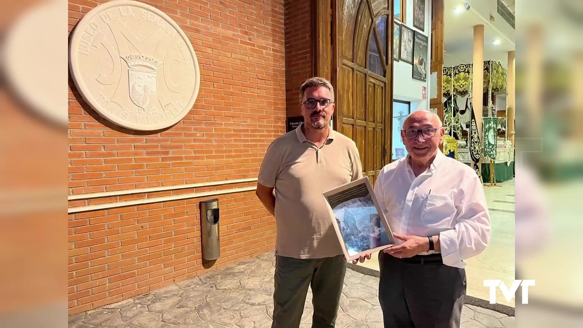 Imagen de  La Junta Mayor de Cofradías homenajea a su consiliario Manuel Martínez