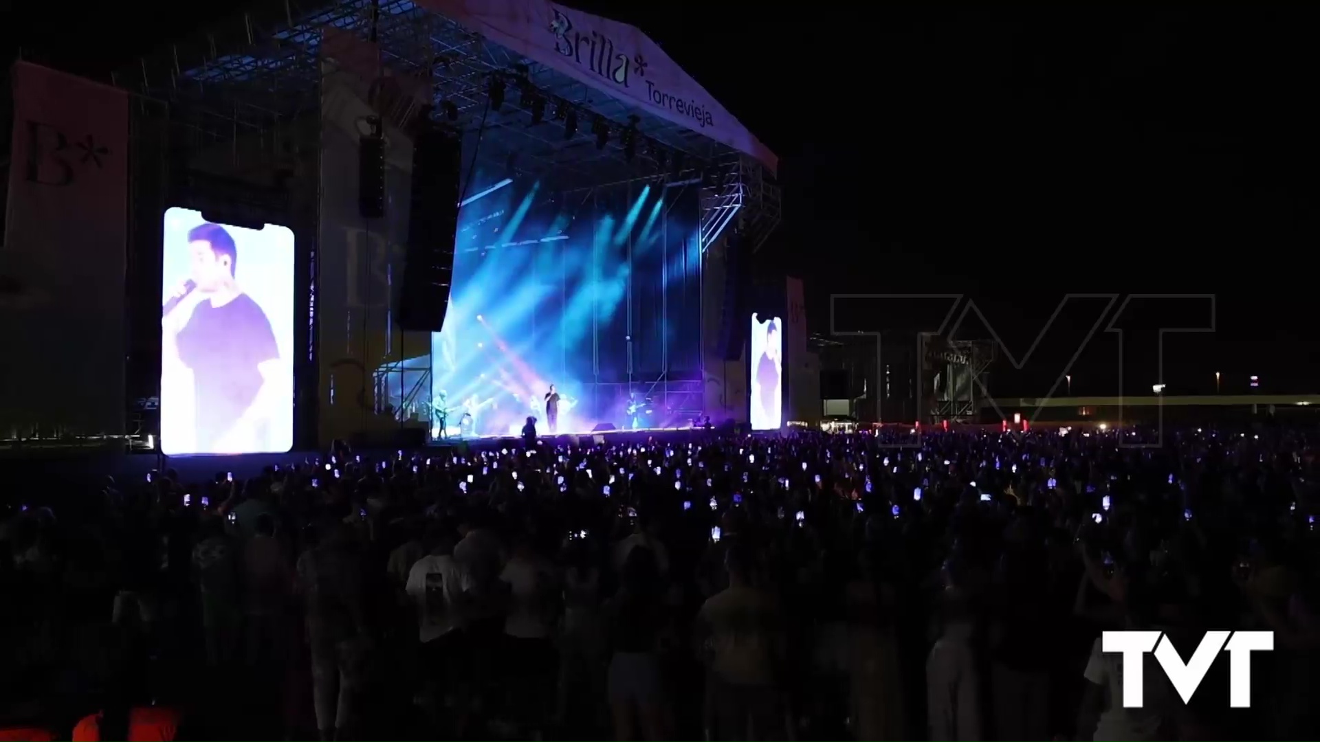Imagen de 9000 personas en el concierto que Melendi ofreció en Torrevieja. Colgó el cartel de «Todo vendido»