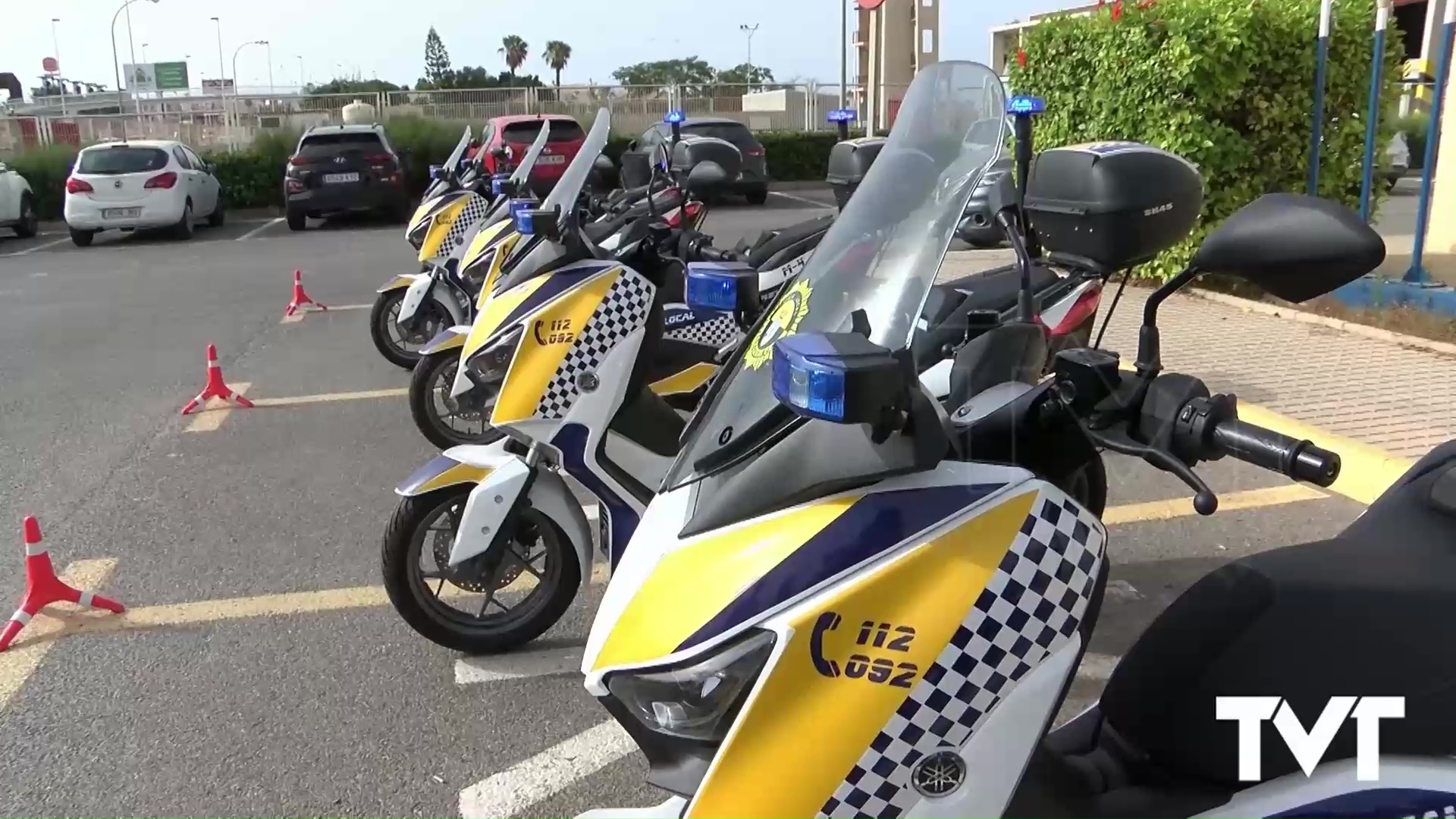 Imagen de La policía local de Torrevieja ya cuenta con 13 nuevas motocicletas