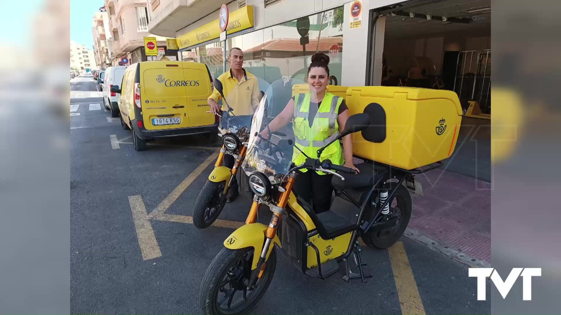 Imagen de Correos amplía en Torrevieja su flota de reparto ecológica con nuevas motos eléctricas