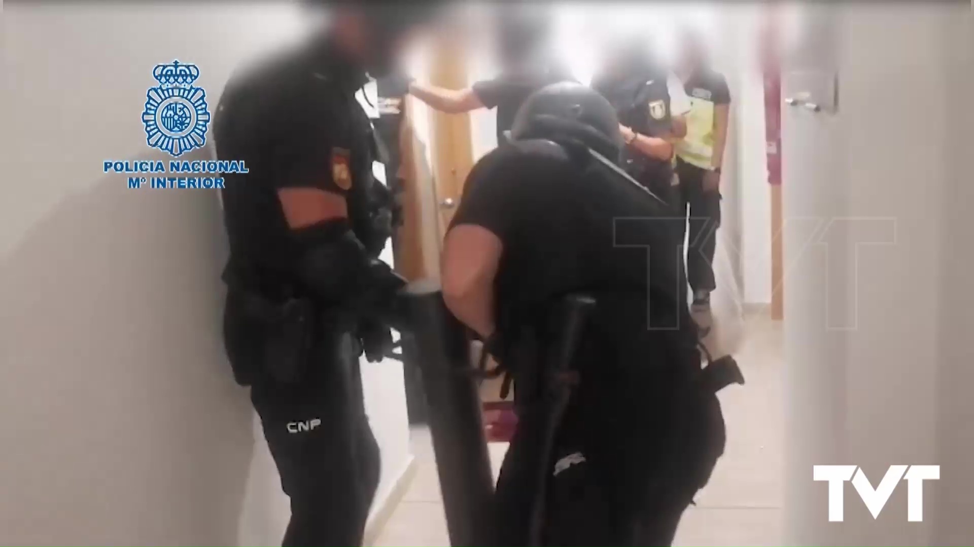 Imagen de La Policía Nacional libera a 5 mujeres explotadas sexualmente y detiene a 6 personas en Almoradí