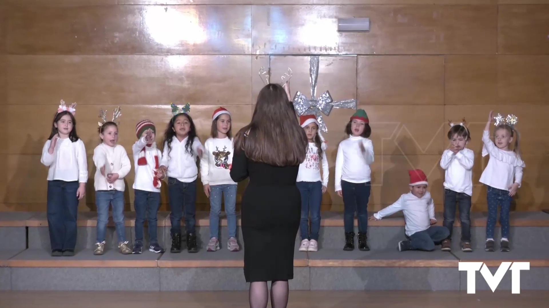 Imagen de La Escuela coral municipal brinda a los torrevejenses un entrañable concierto navideño 