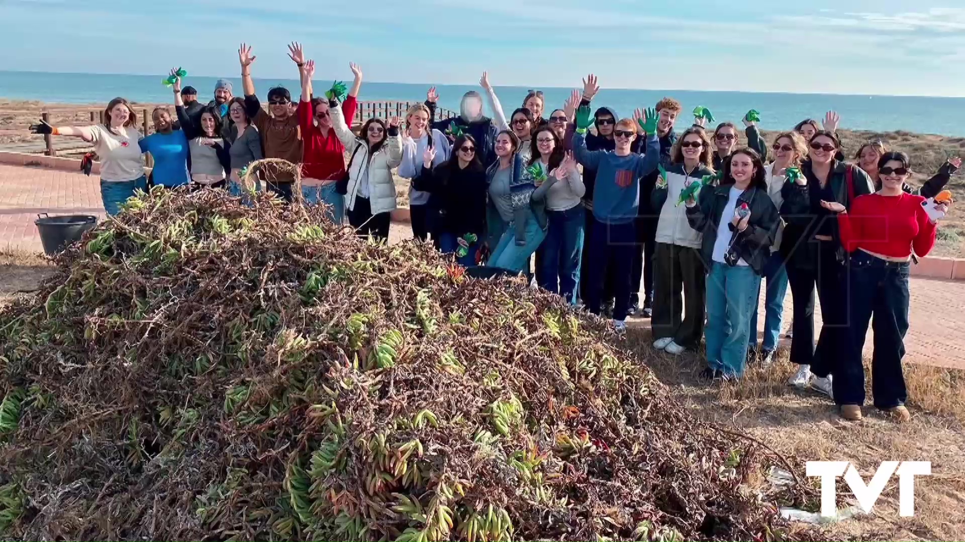 Imagen de Estudiantes procedentes de EEUU participan en la recuperación ambiental del paraje natural municipal del Molino del Agua