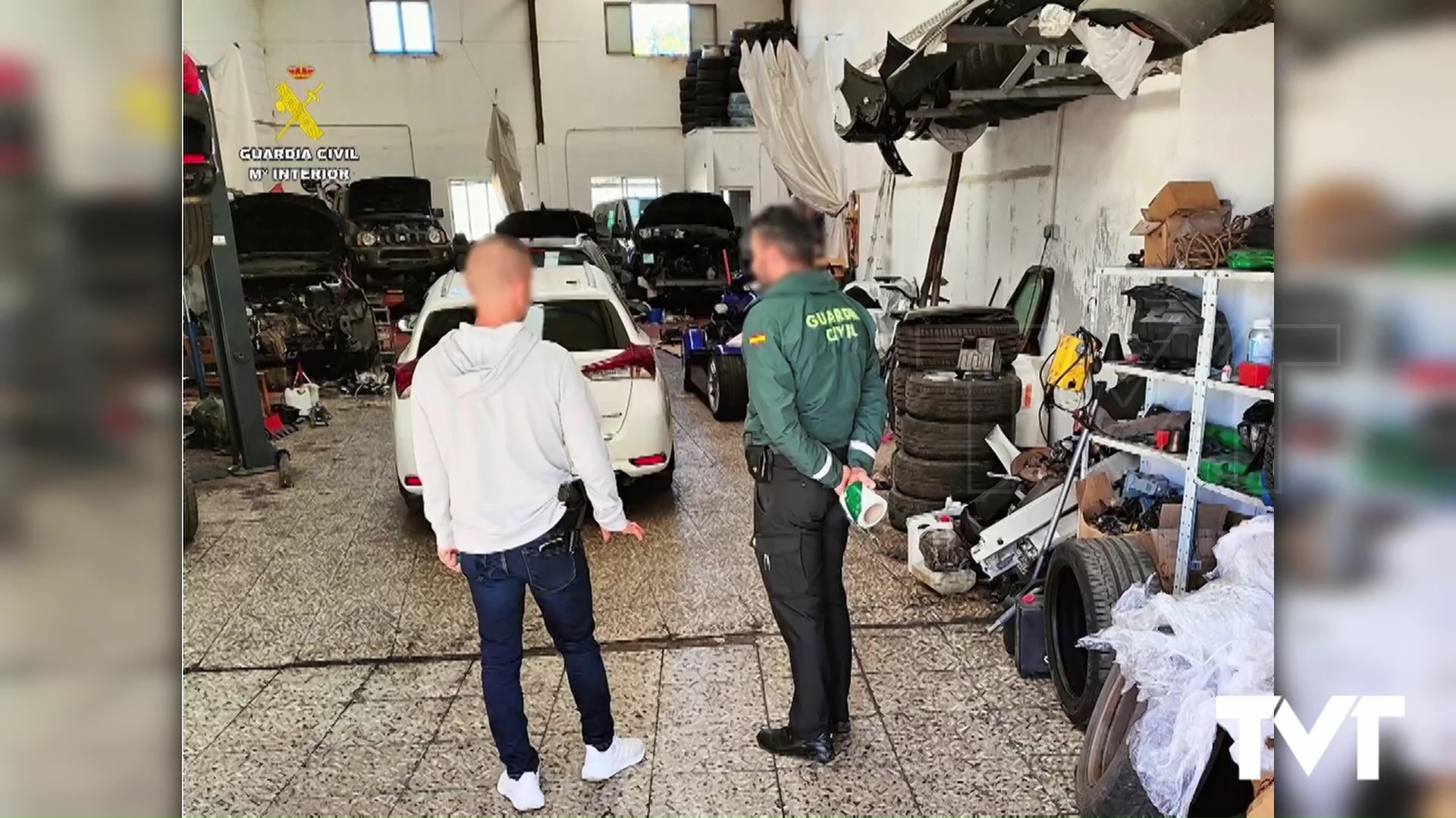 Imagen de La Guardia Civil desmantela un taller clandestino de vehículos en Guardamar del Segura