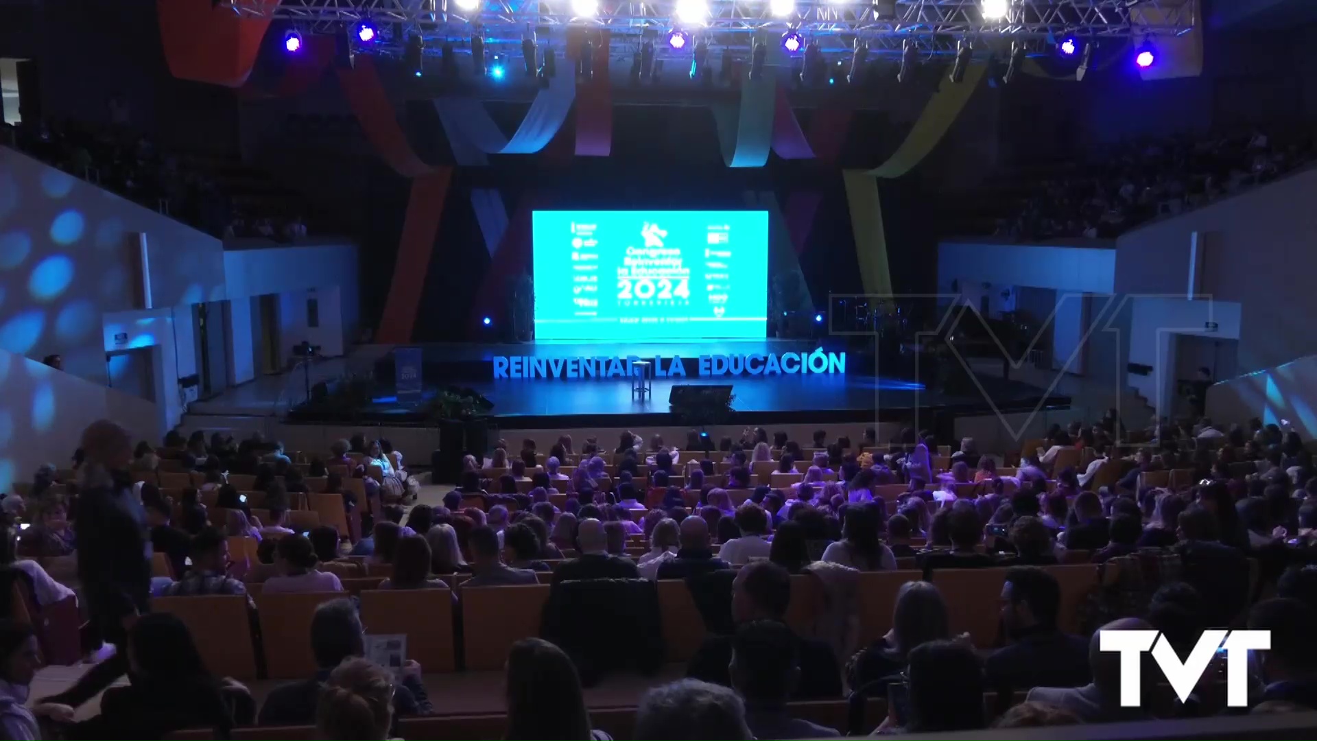 Imagen de Lleno absoluto en el Auditorio Internacional para asistir al III Congreso «Reinventar la educación» 