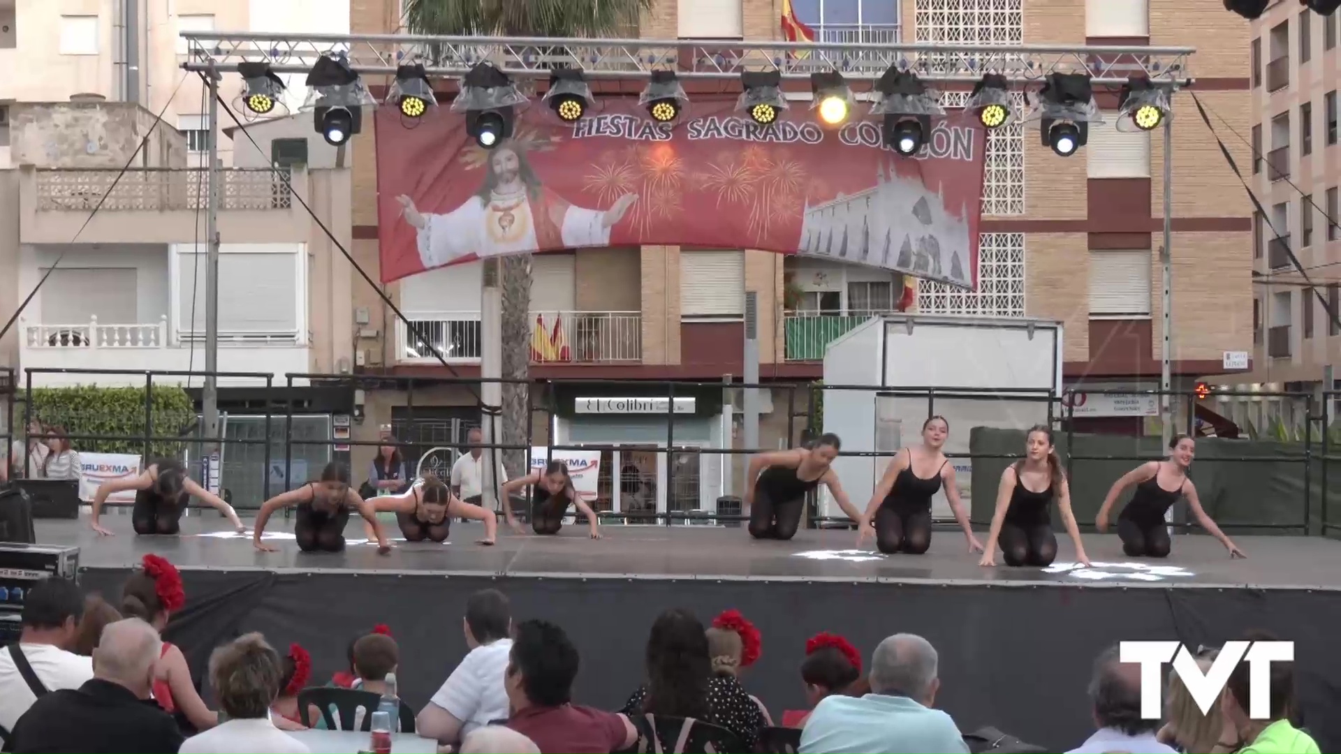 Imagen de Las Fiestas del Sagrado Corazón de Jesús llevan baile hasta la Plaza de Oriente