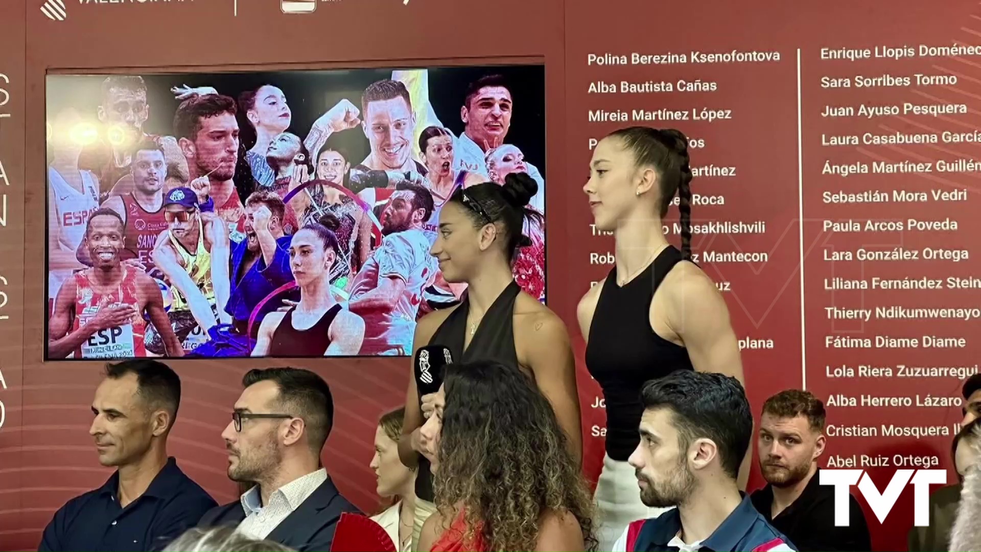 Imagen de La gimnasta torrevejense Polina Berezina preseleccionada para los JJOO de París es recibida en el Palau de la Generalitat 