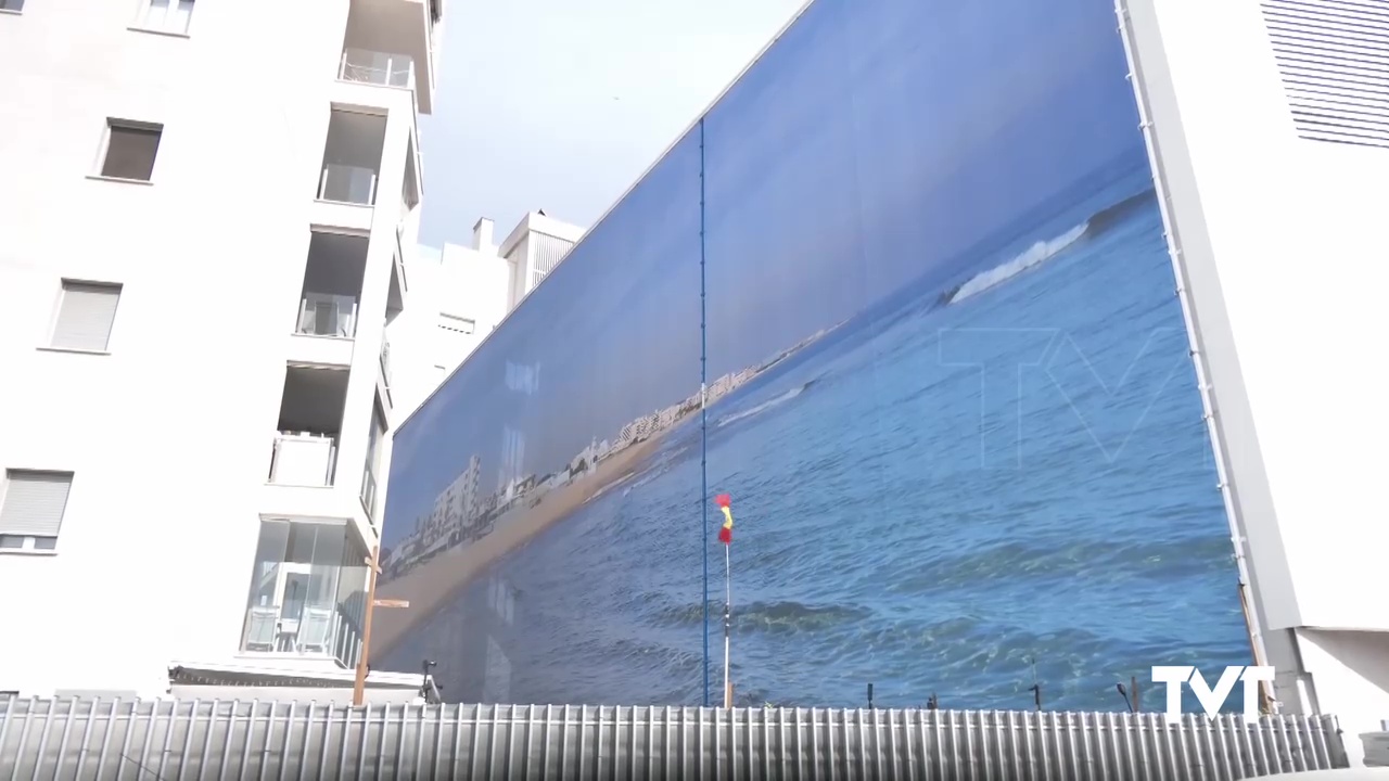 Imagen de Los vecinos del edificio contiguo al nuevo Pabellón de La Mata ya tienen «vistas al mar»