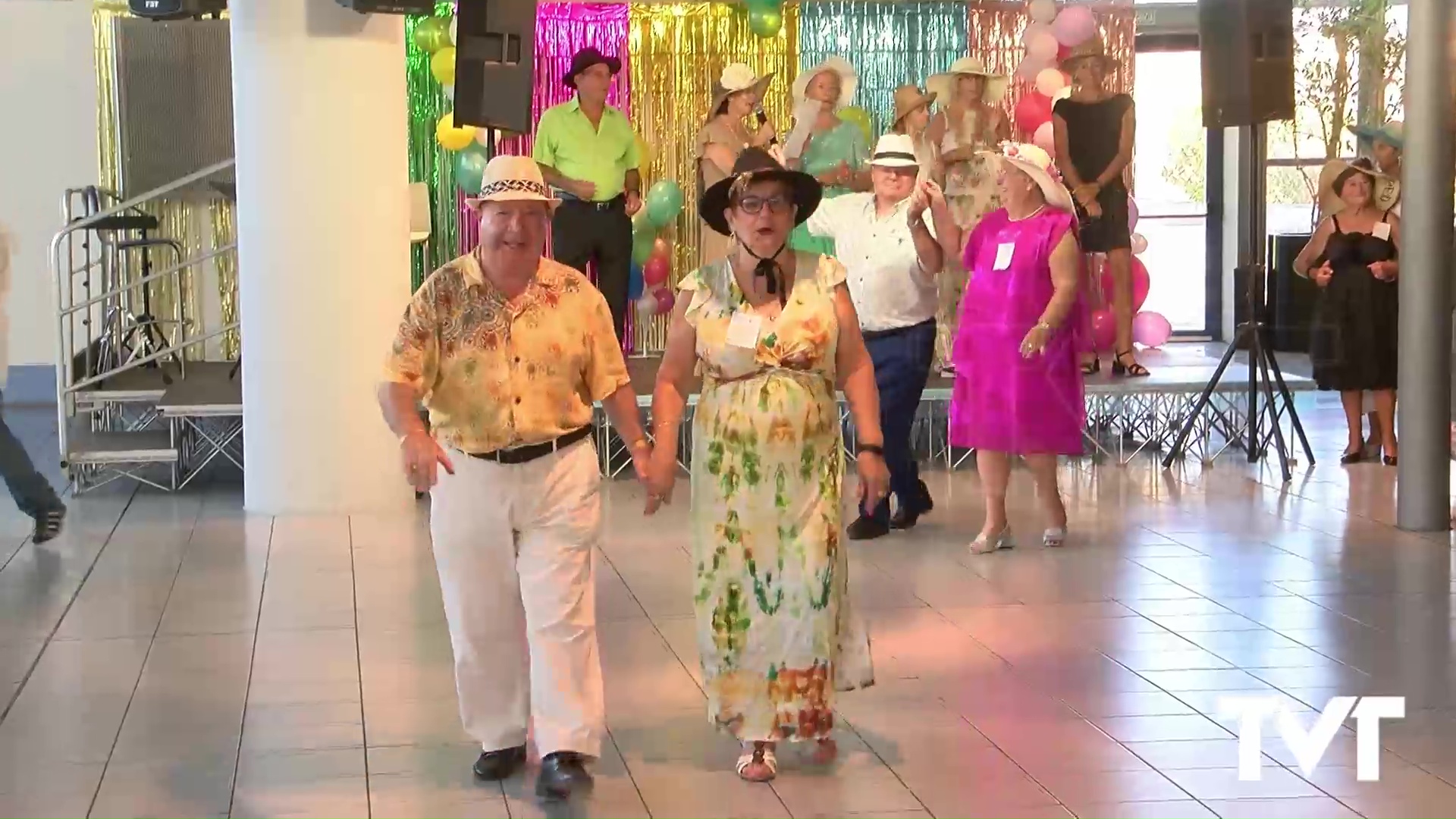Imagen de Los mayores se divierten en la «fiesta de las pamelas»