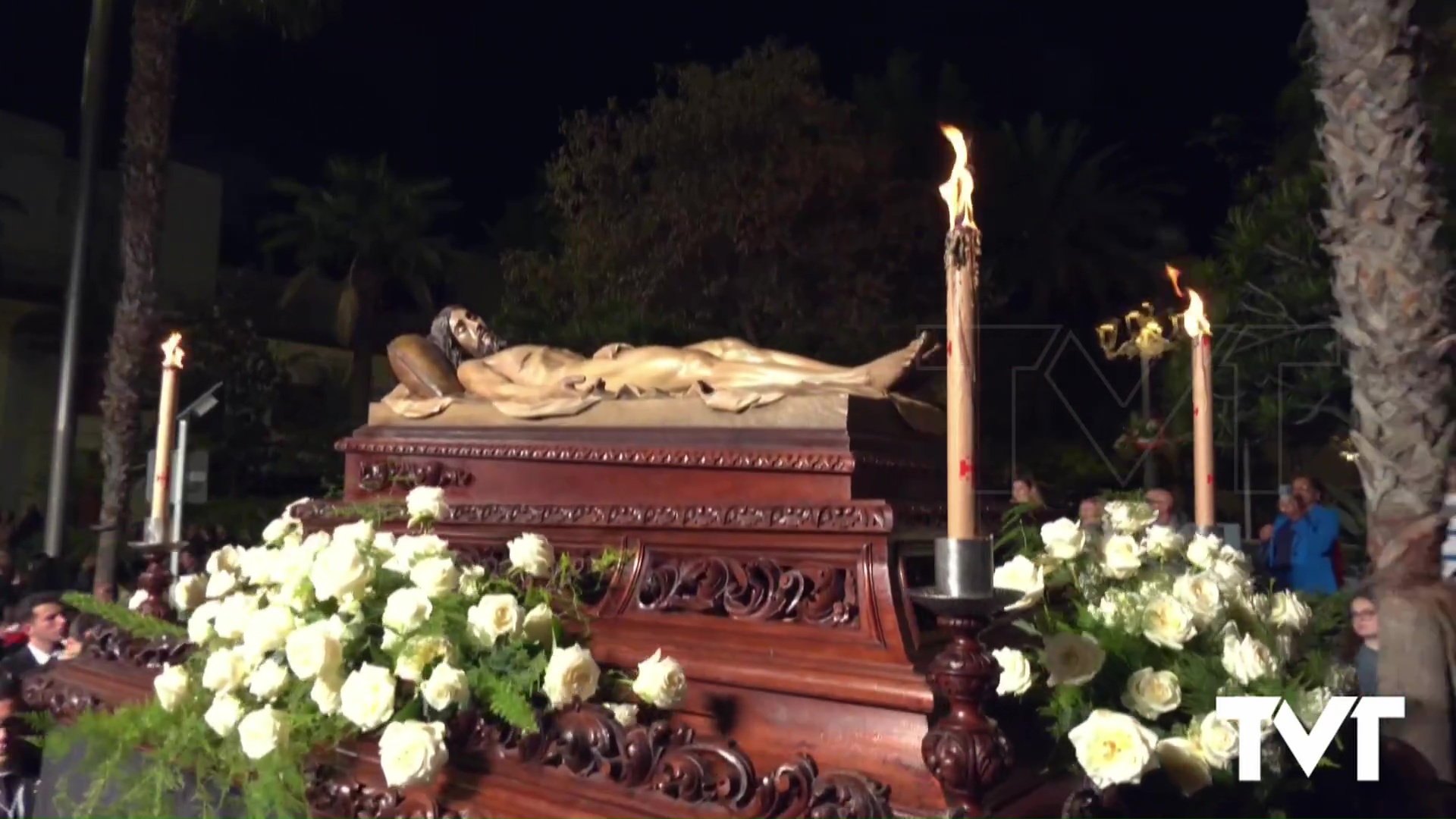 Imagen de La totalidad de las cofradías torrevejenses llenaron de fe y tradición las calles de la ciudad con la Procesión del Santo Entierro de Cristo