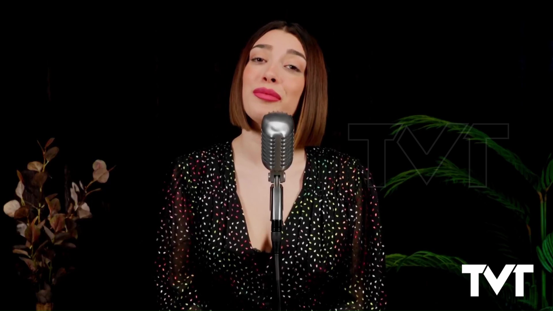 Imagen de Ve la luz «Salvación», la canción de Arde Bogotá versionada por Lucía España y Pedro Contreras